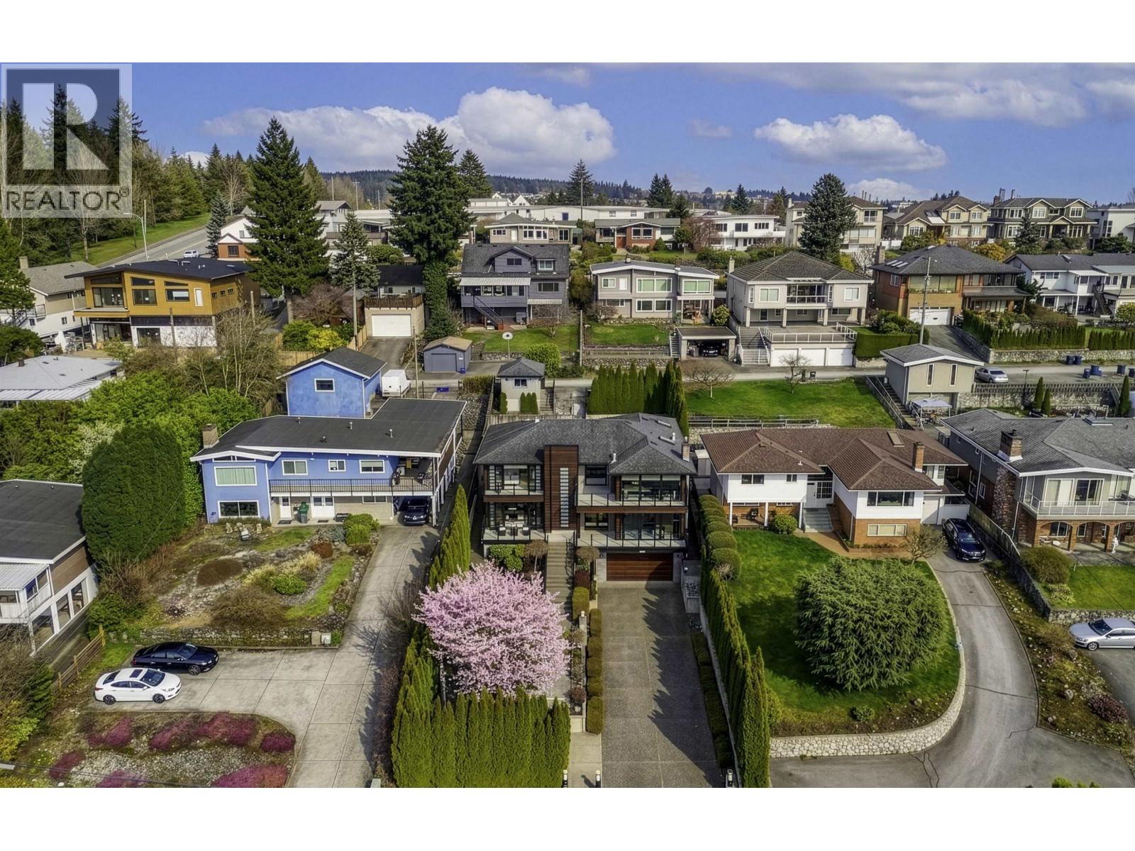 1068 Holdom Avenue, Burnaby, British Columbia  V5B 3V6 - Photo 3 - R3104267