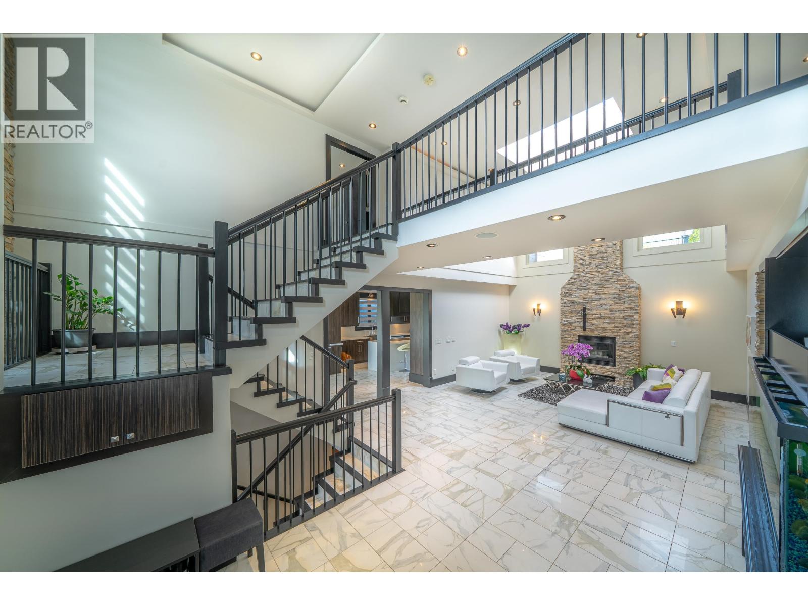 1068 Holdom Avenue, Burnaby, British Columbia  V5B 3V6 - Photo 17 - R3104267