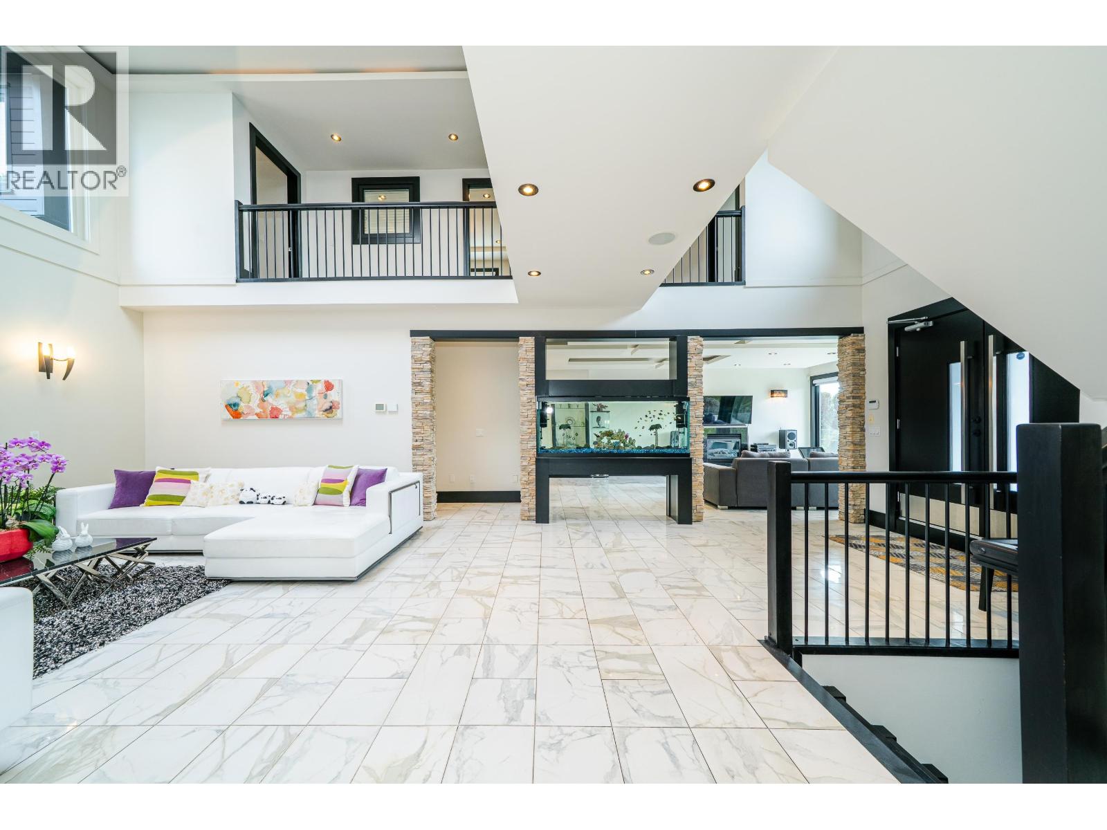 1068 Holdom Avenue, Burnaby, British Columbia  V5B 3V6 - Photo 13 - R3104267