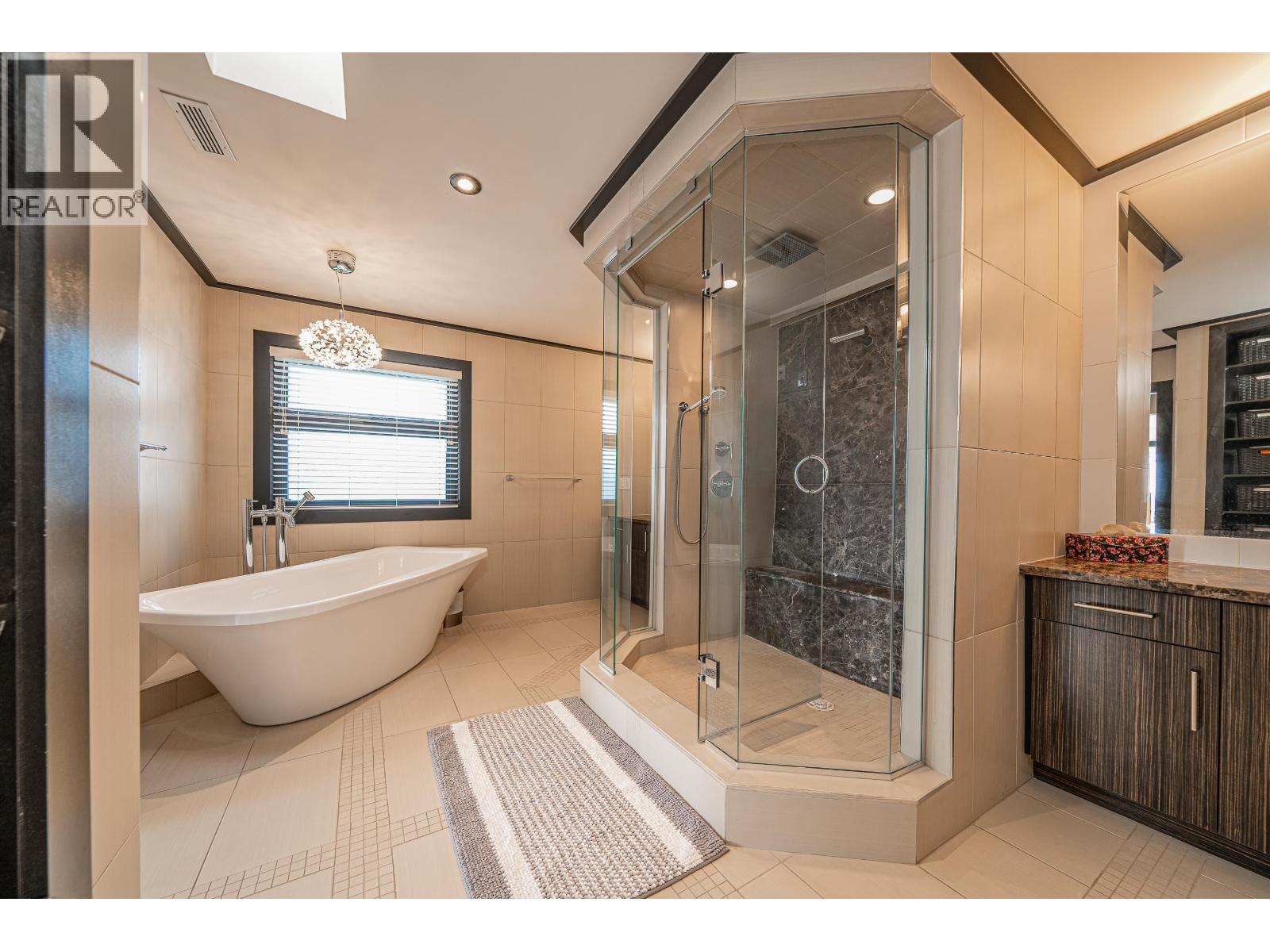 1068 Holdom Avenue, Burnaby, British Columbia  V5B 3V6 - Photo 26 - R3104267