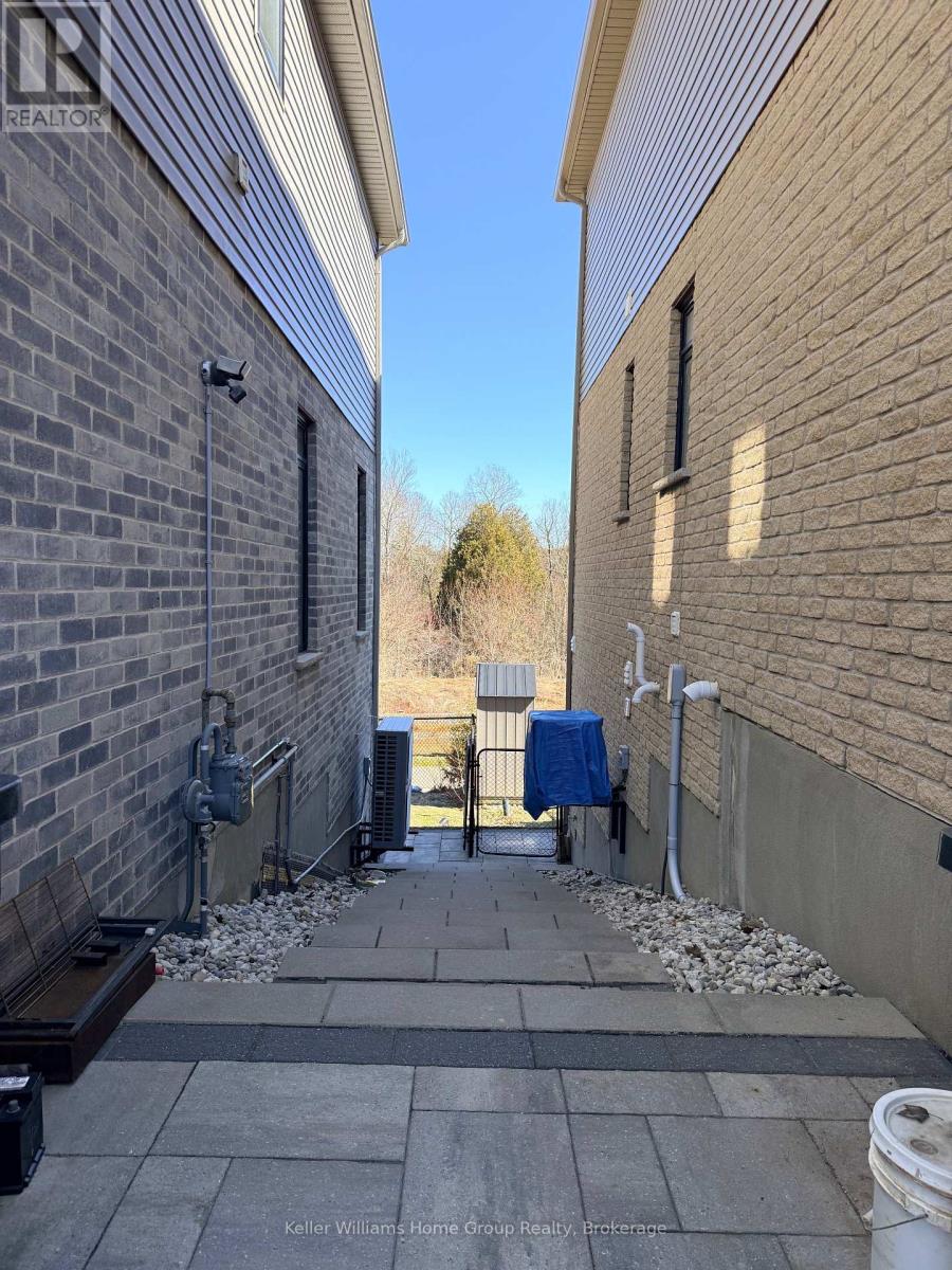 Unit B - 277 Macalister Boulevard, Guelph, Ontario  N1L 1B3 - Photo 3 - X12917058