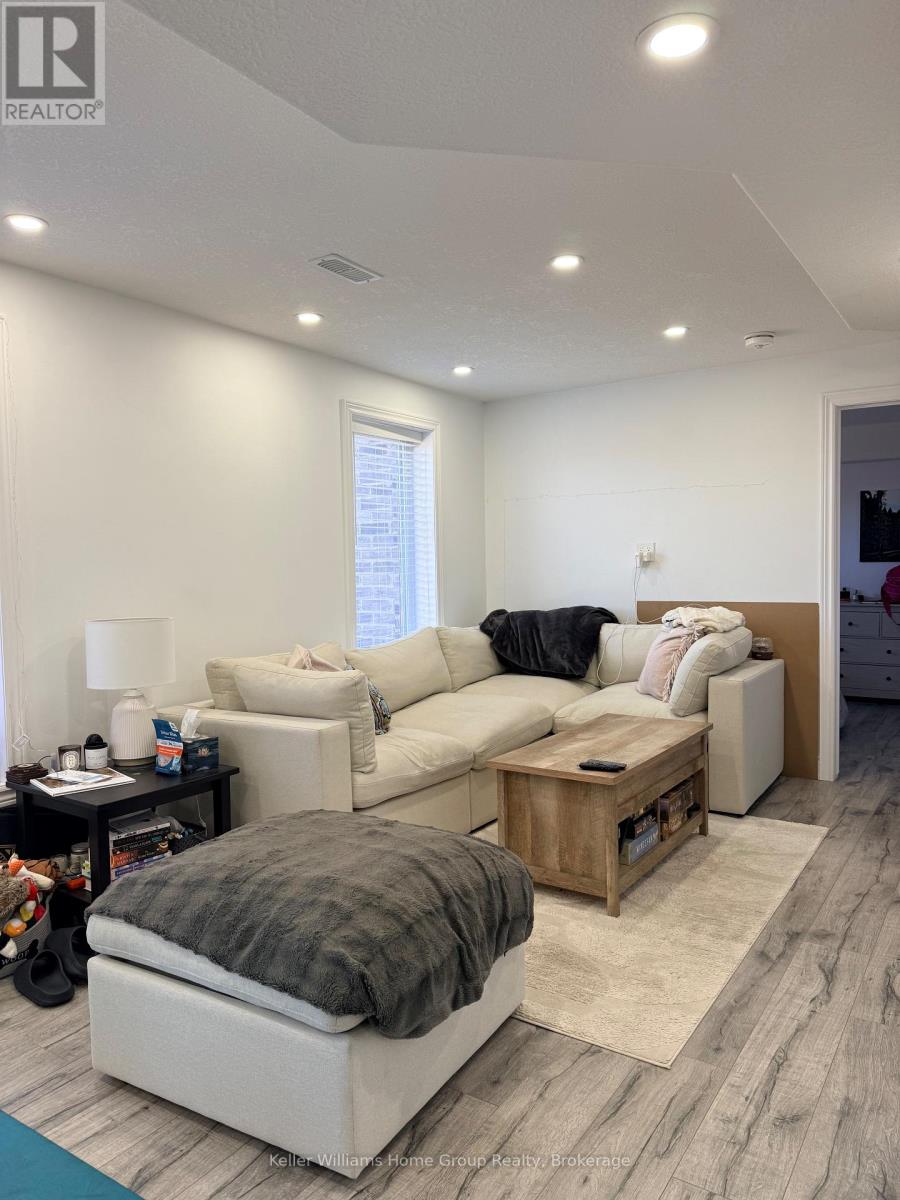 Unit B - 277 Macalister Boulevard, Guelph, Ontario  N1L 1B3 - Photo 5 - X12917058