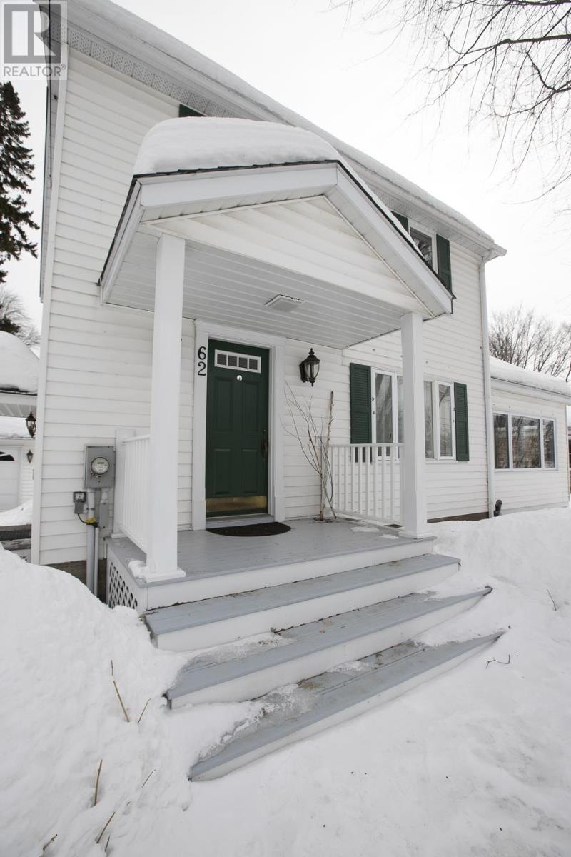 62 Lake St, Sault Ste. Marie, Ontario  P6A 4A5 - Photo 10 - SM260523