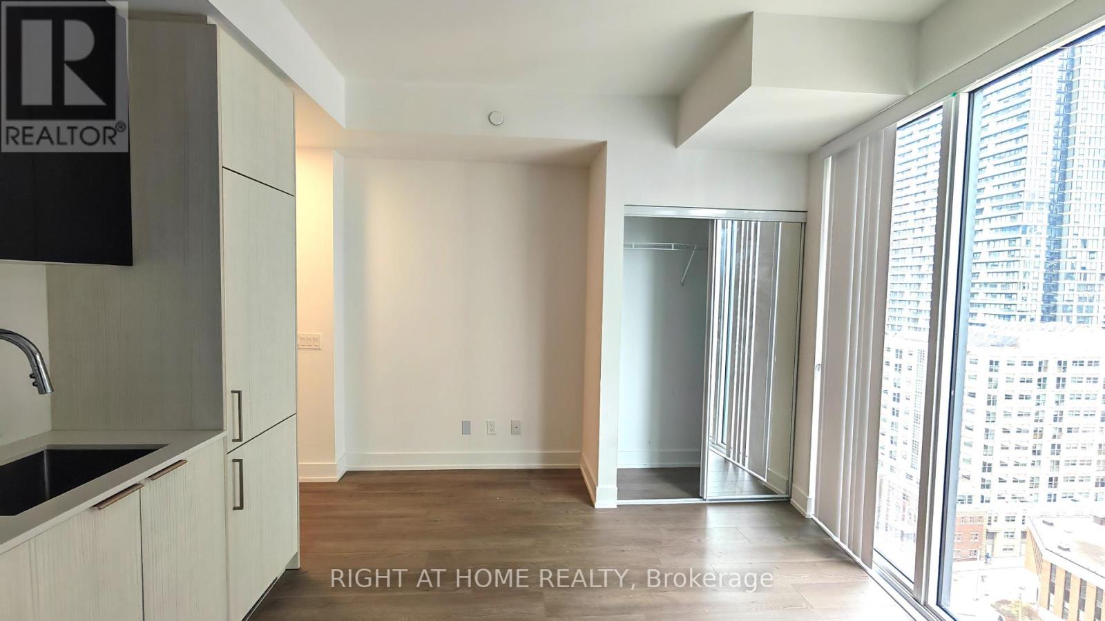 1510 - 308 Jarvis Street, Toronto, Ontario  M5B 0E3 - Photo 2 - C12836528