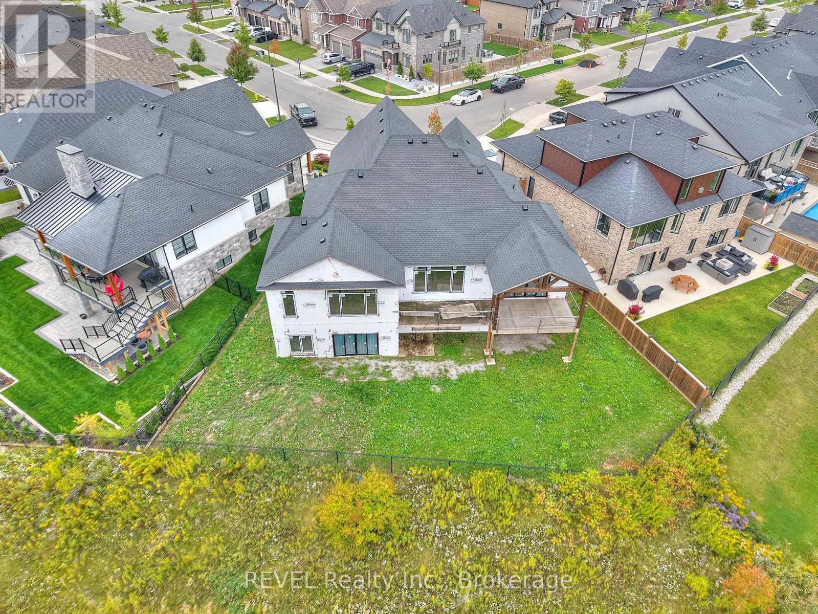 62 Bergenstein Crescent, Pelham, Ontario  L2B 5N5 - Photo 4 - X12427607