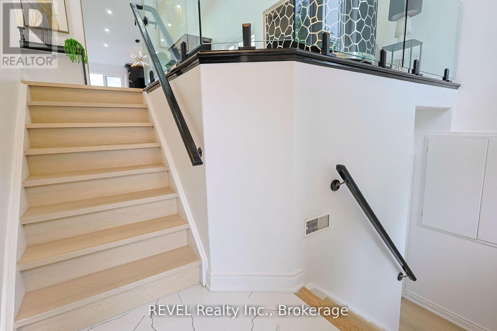 Upper - 8414 Atack Court, Niagara Falls, Ontario  L2H 3N4 - Photo 4 - X12742290