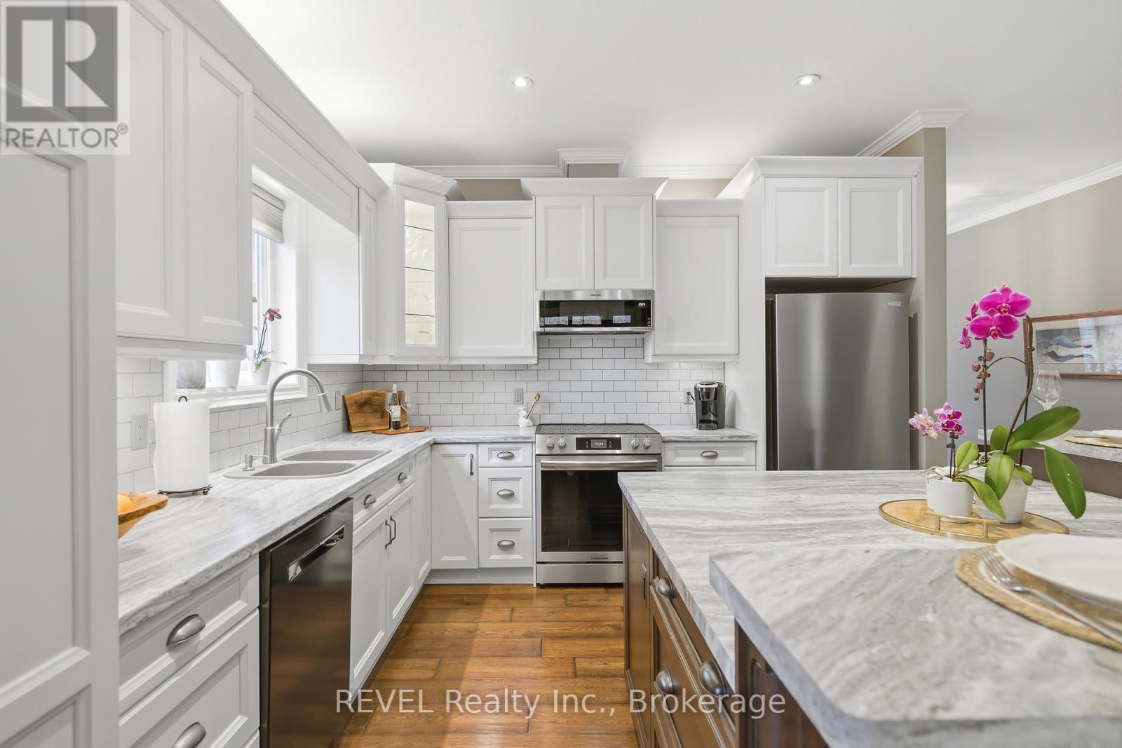 37 Hickory Avenue, Niagara-On-The-Lake, Ontario  L0S 1J1 - Photo 11 - X12932910