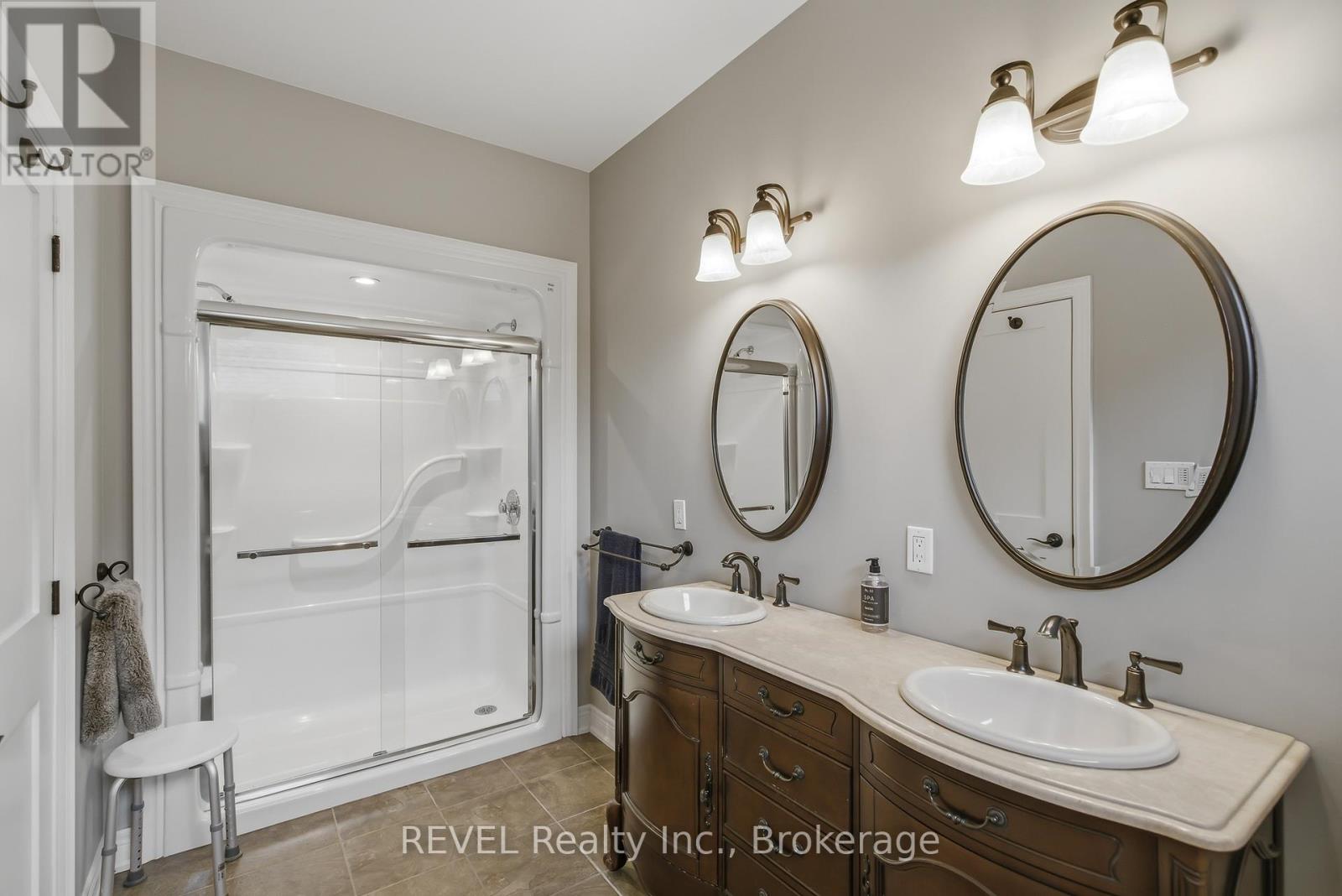 37 Hickory Avenue, Niagara-On-The-Lake, Ontario  L0S 1J1 - Photo 18 - X12932910