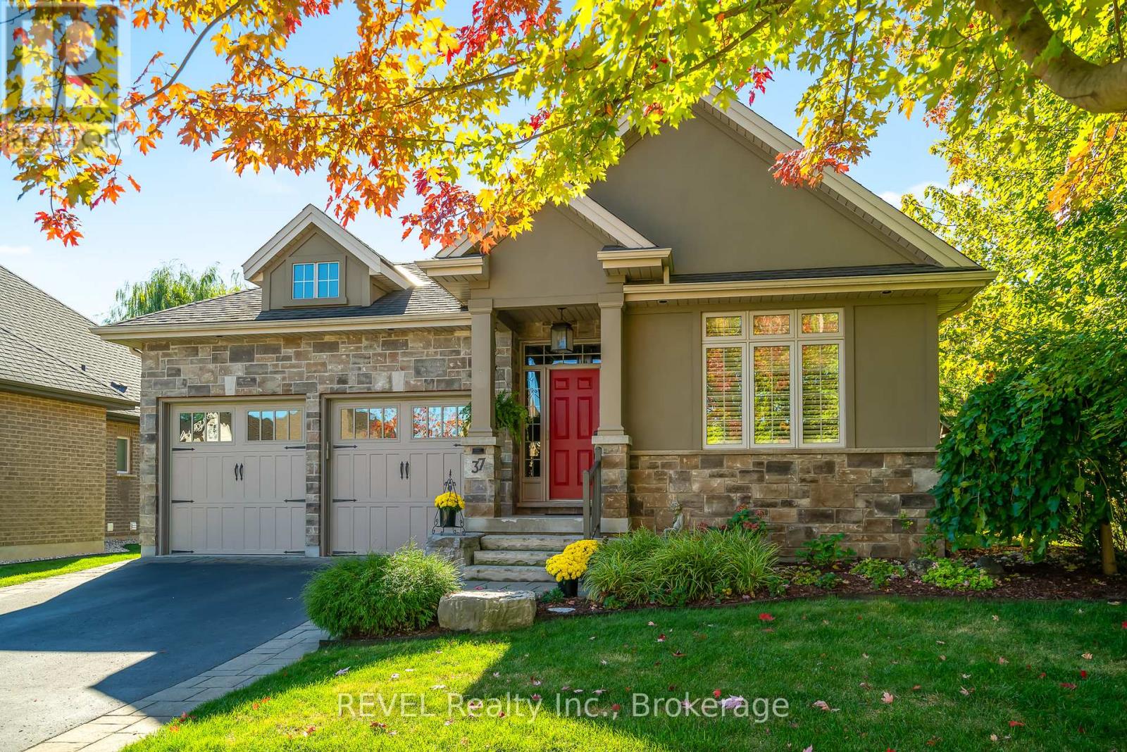 37 Hickory Avenue, Niagara-On-The-Lake, Ontario  L0S 1J1 - Photo 2 - X12932910