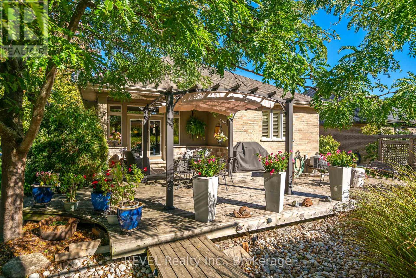 37 Hickory Avenue, Niagara-On-The-Lake, Ontario  L0S 1J1 - Photo 32 - X12932910