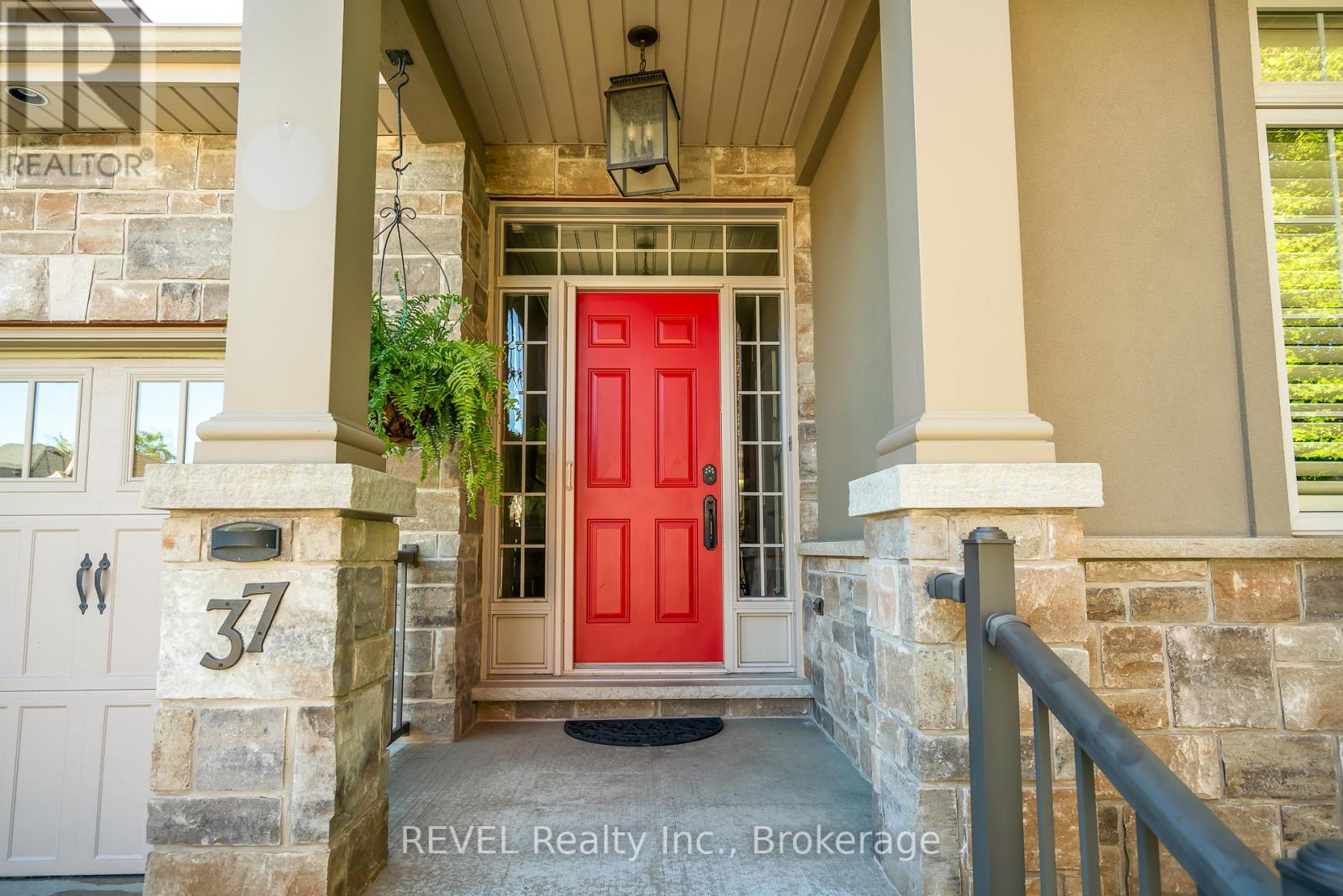 37 Hickory Avenue, Niagara-On-The-Lake, Ontario  L0S 1J1 - Photo 4 - X12932910