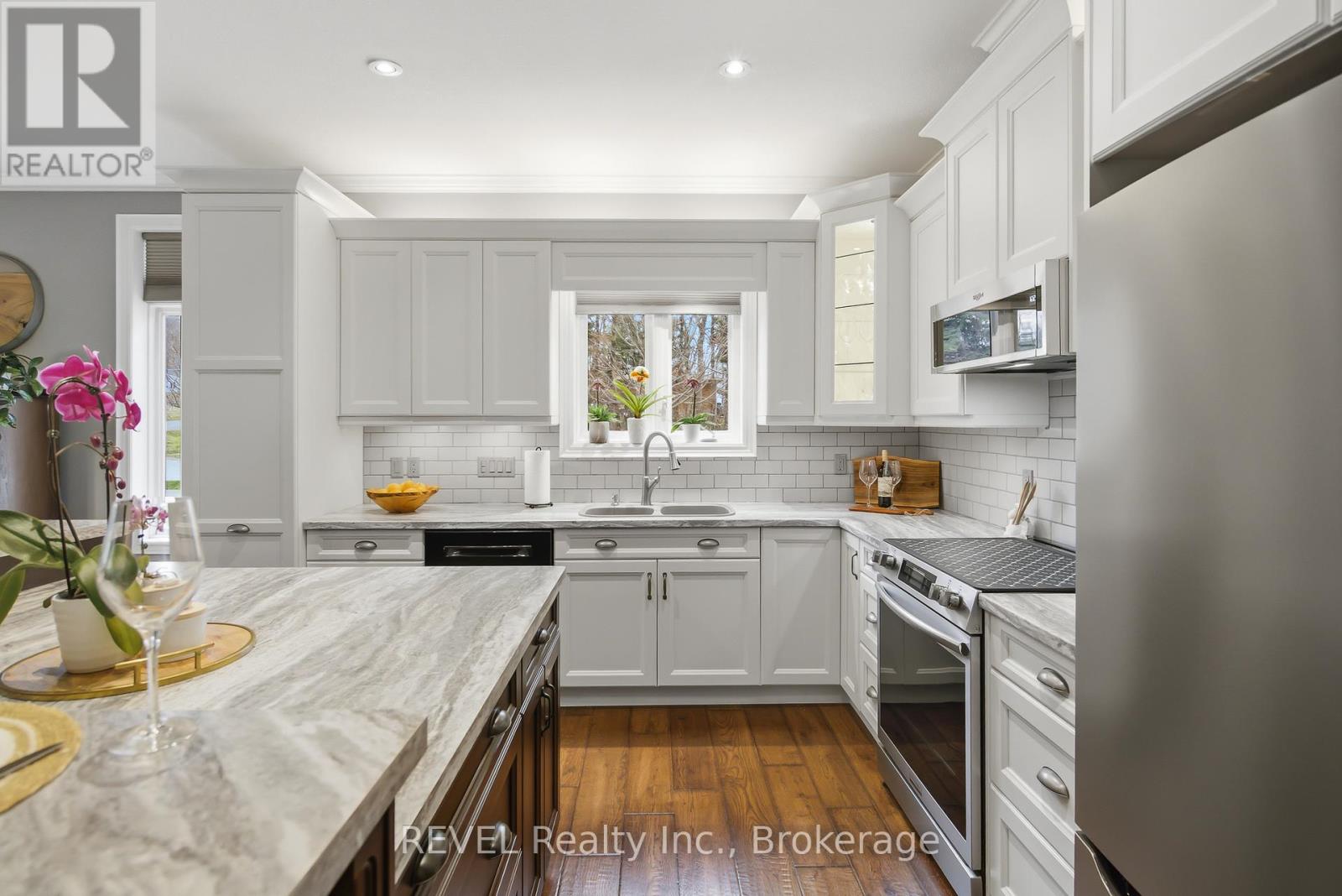 37 Hickory Avenue, Niagara-On-The-Lake, Ontario  L0S 1J1 - Photo 9 - X12932910