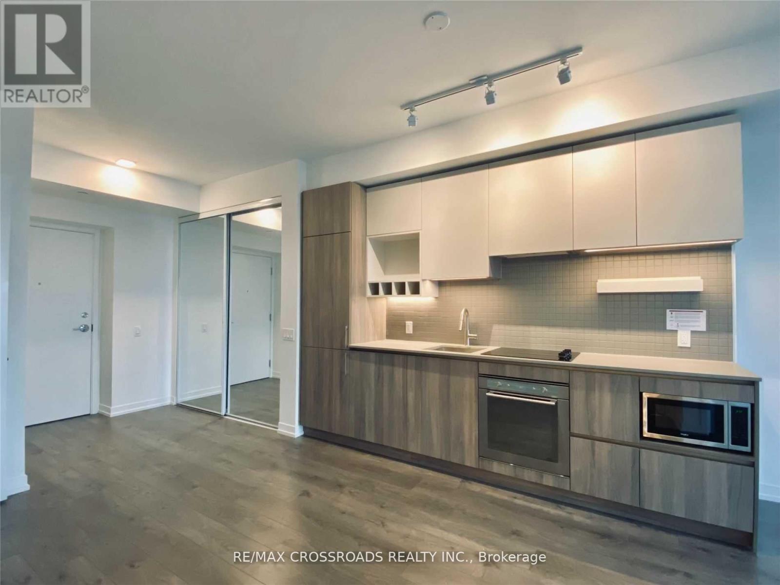 4001 - 950 Portage Parkway, Vaughan, Ontario  L4K 0J7 - Photo 2 - N12932884