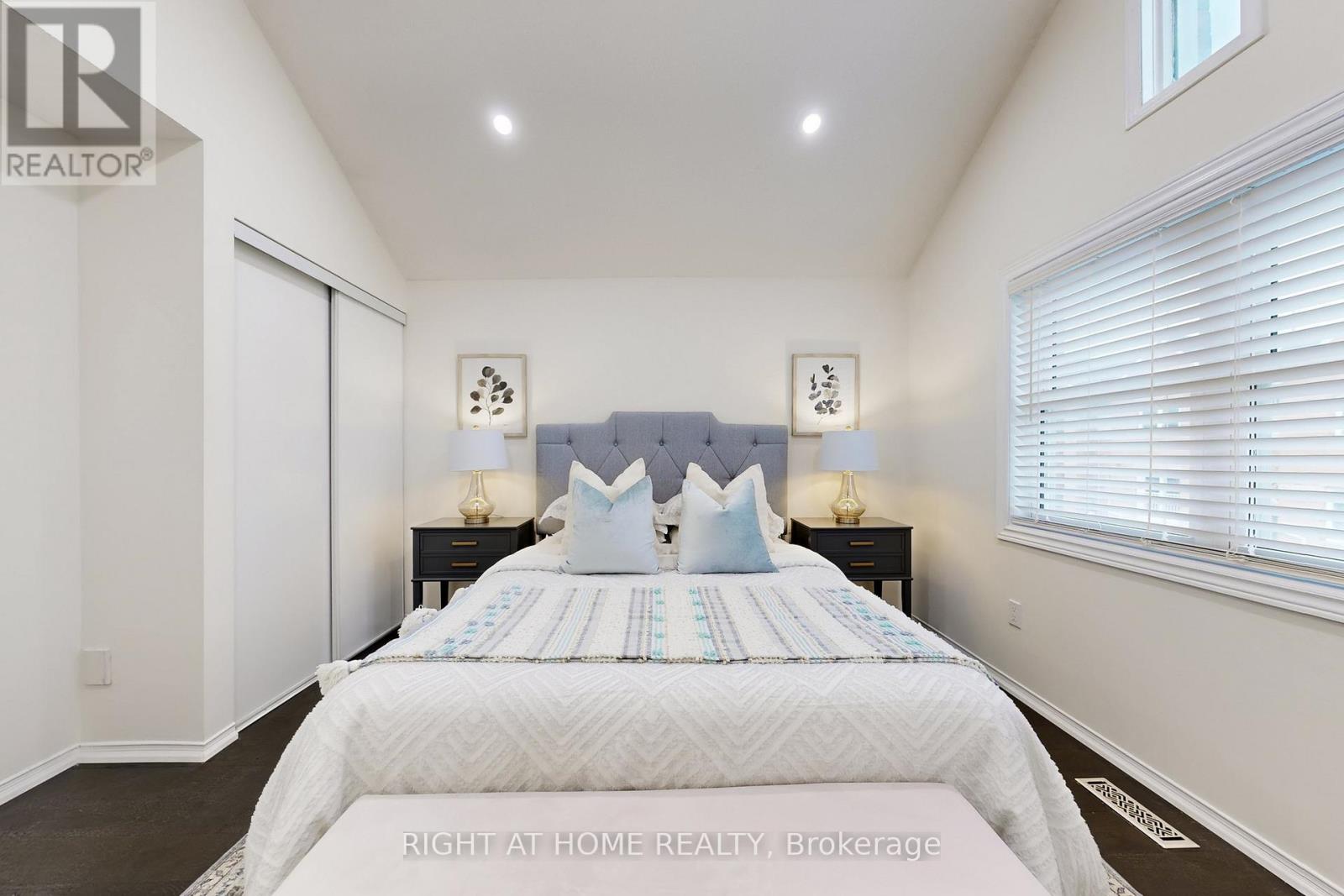 63 - 18 Brandy Lane Way N, Newmarket, Ontario  L3Y 8P7 - Photo 21 - N12932888