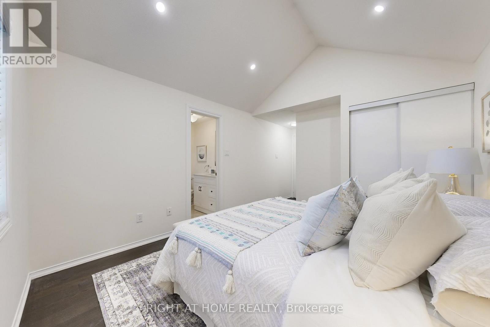 63 - 18 Brandy Lane Way N, Newmarket, Ontario  L3Y 8P7 - Photo 23 - N12932888