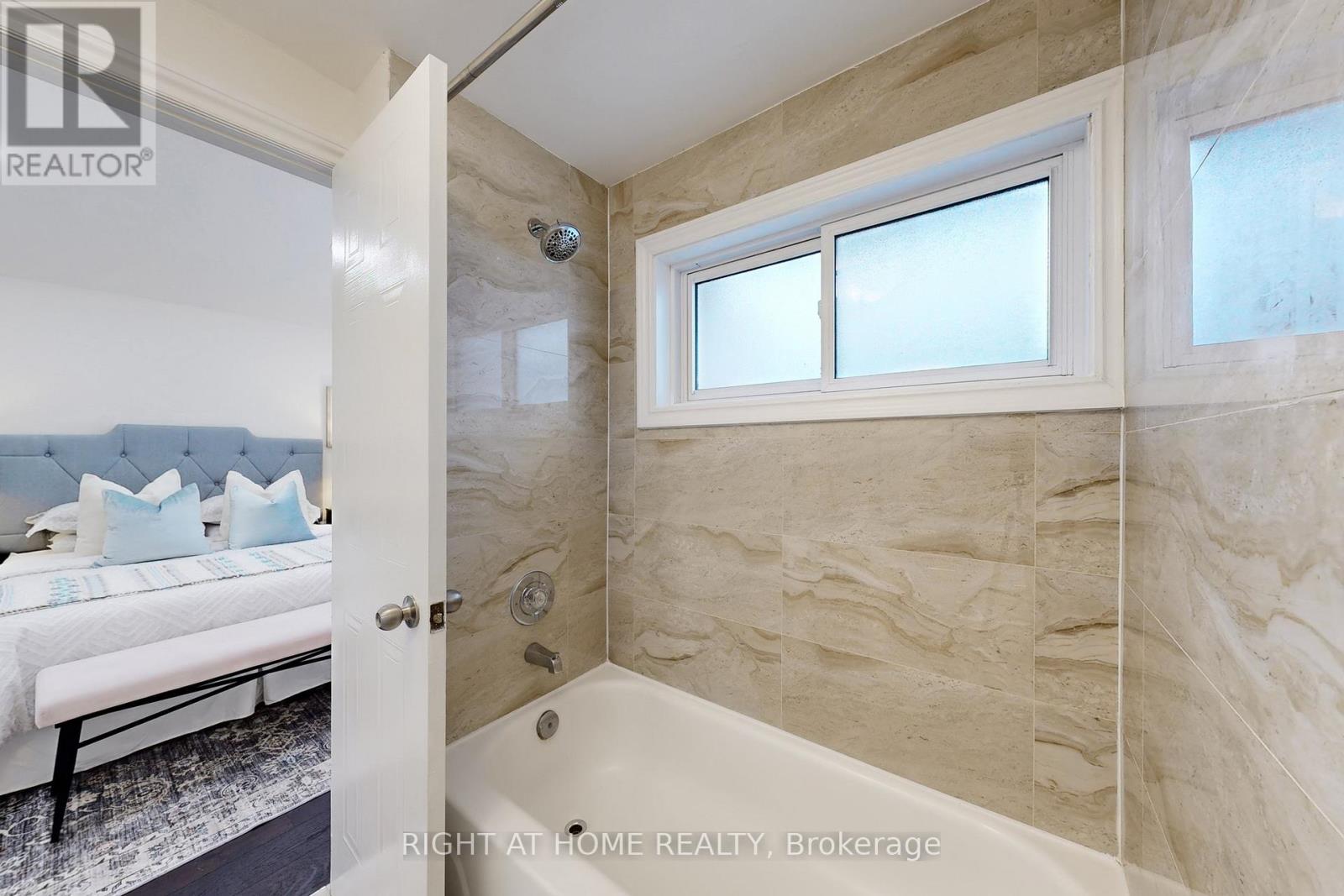 63 - 18 Brandy Lane Way N, Newmarket, Ontario  L3Y 8P7 - Photo 25 - N12932888