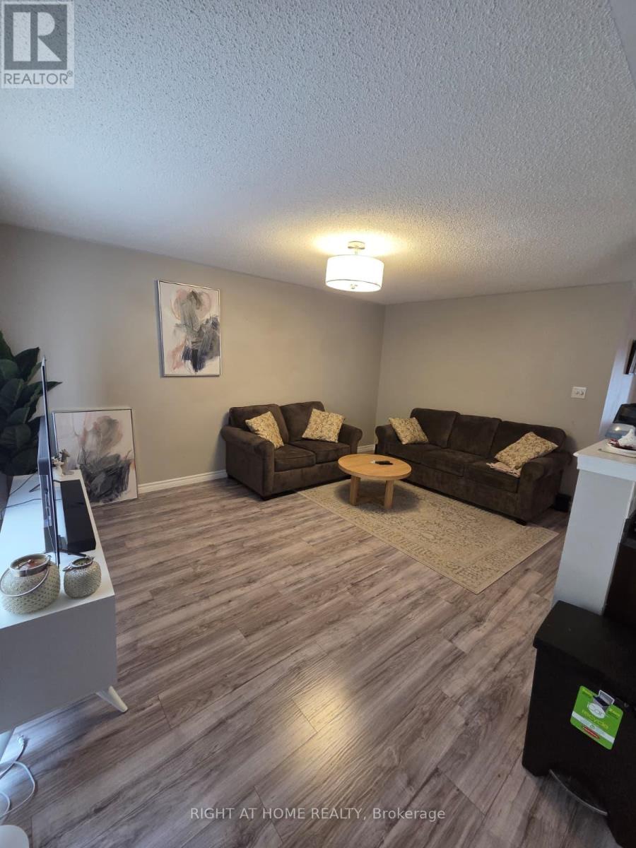 1156 Riddell Crescent, Milton, Ontario  L9T 6Y1 - Photo 10 - W12932902