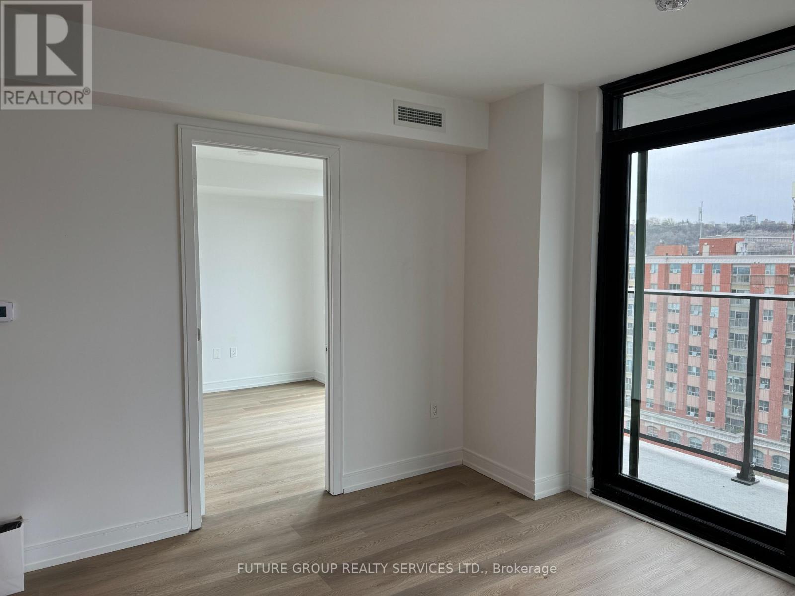 1208 - 1 Jarvis Street, Hamilton, Ontario  L8R 3J2 - Photo 6 - X12932880