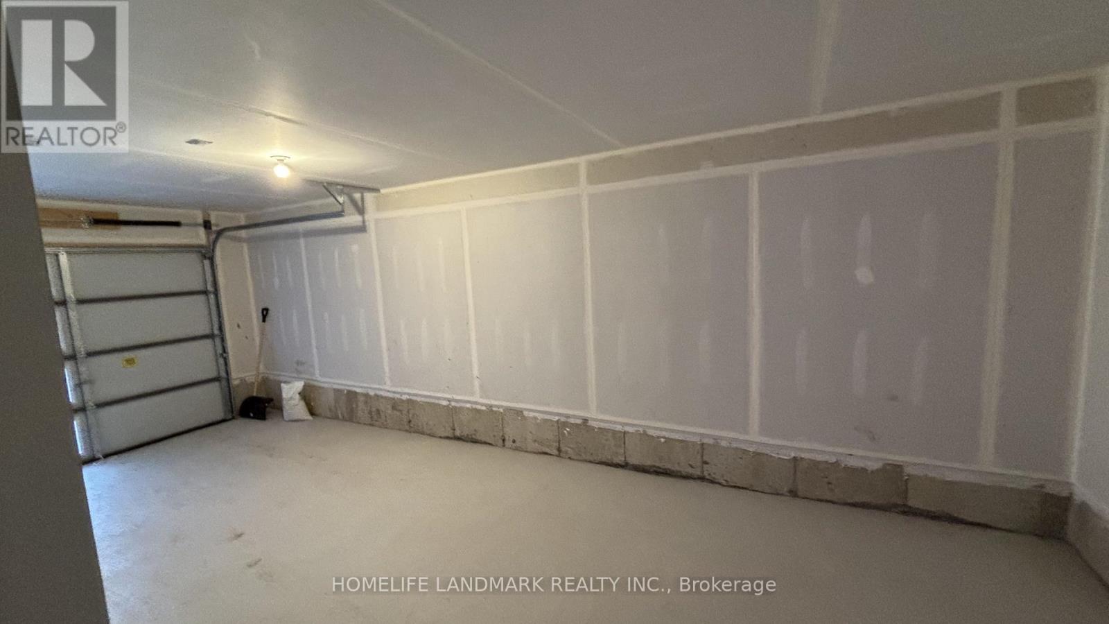 19 Pogie Drive, Welland, Ontario  L3B 0P2 - Photo 5 - X12932900