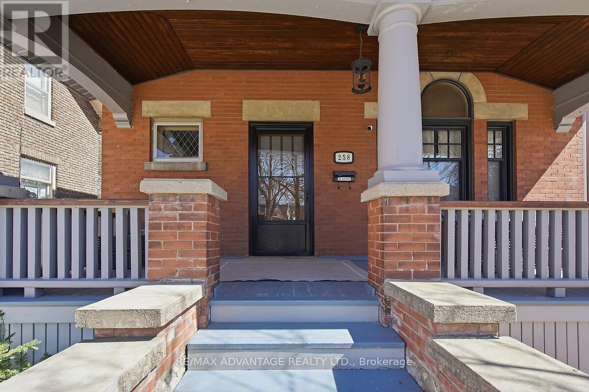 258 Ridout Street S, London South, Ontario  N6C 3Y6 - Photo 4 - X12758164