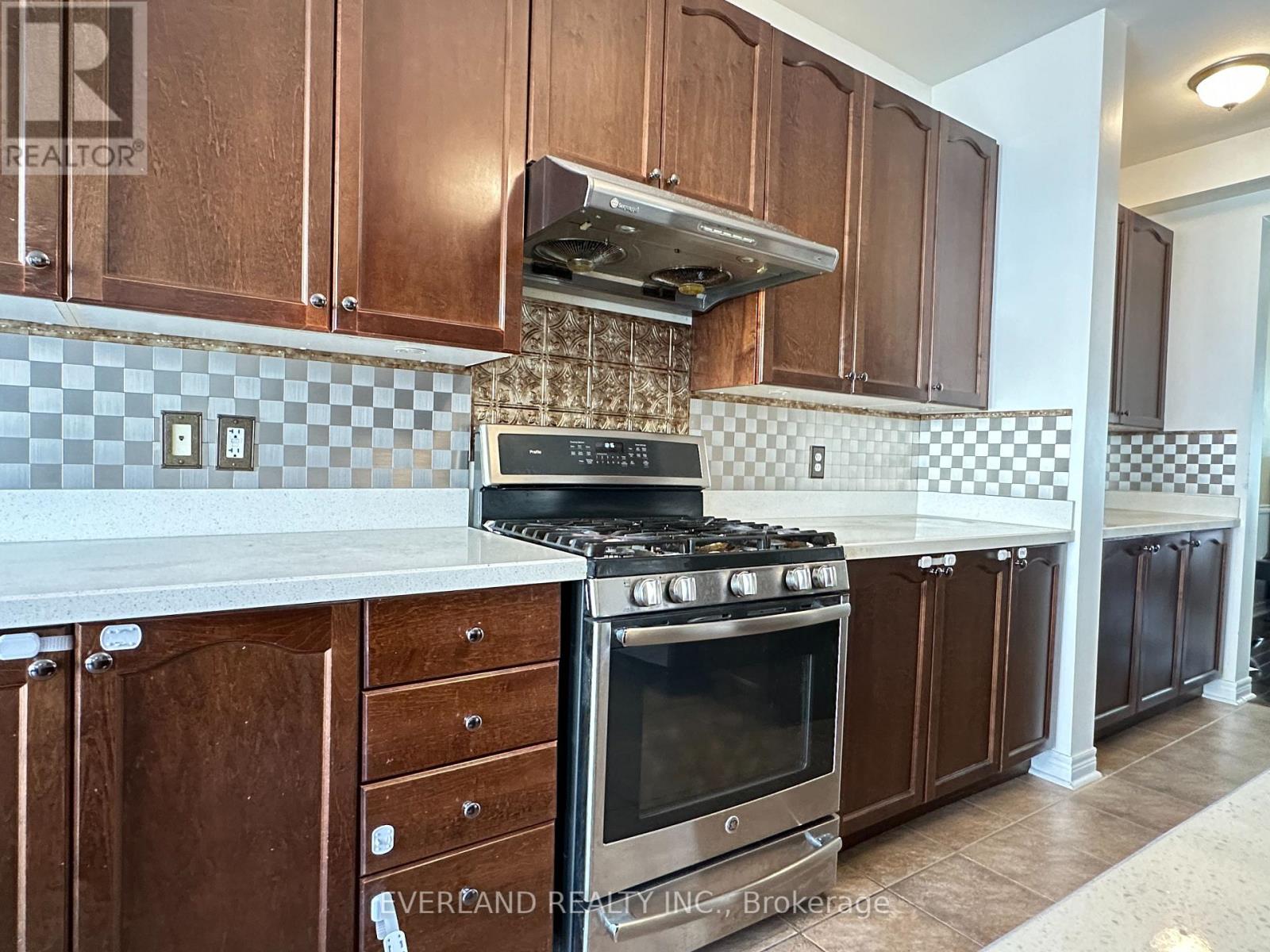 22 Lundy Drive, Markham, Ontario  L6B 0G1 - Photo 12 - N12932920