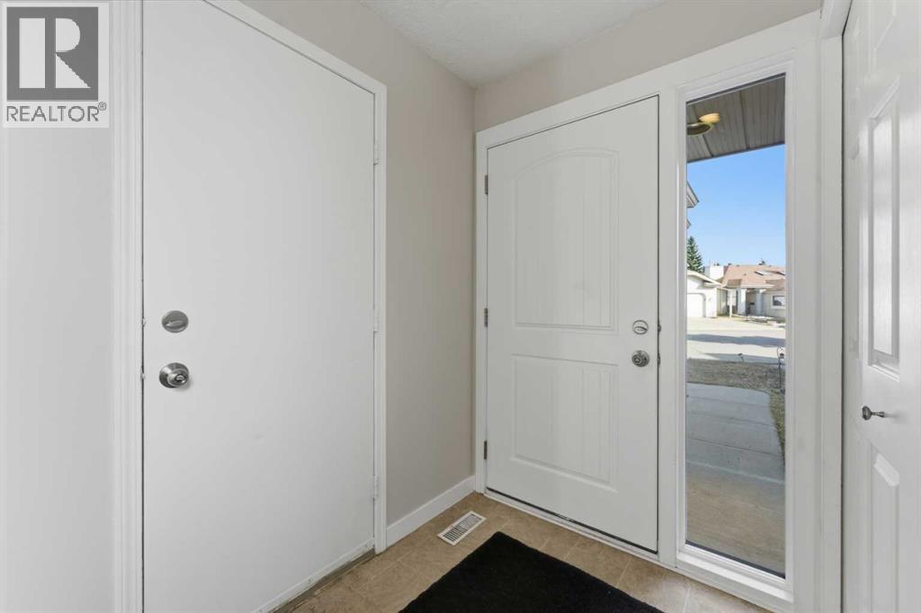 130 Millbank Hill Sw, Calgary, Alberta  T2Y 2Z2 - Photo 9 - A2296213