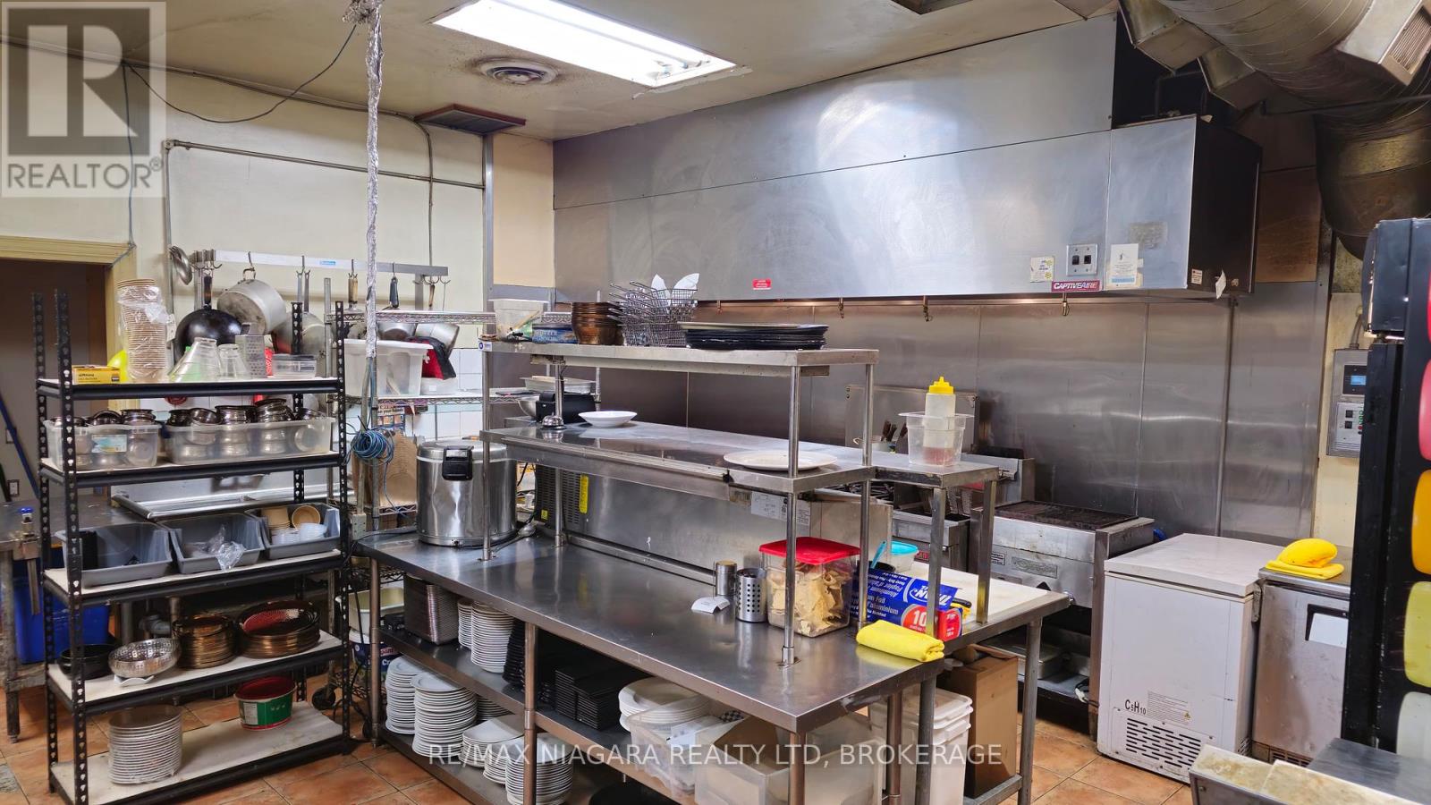 5993 Stanley Avenue, Niagara Falls, Ontario  L2G 3Y2 - Photo 8 - X12932928