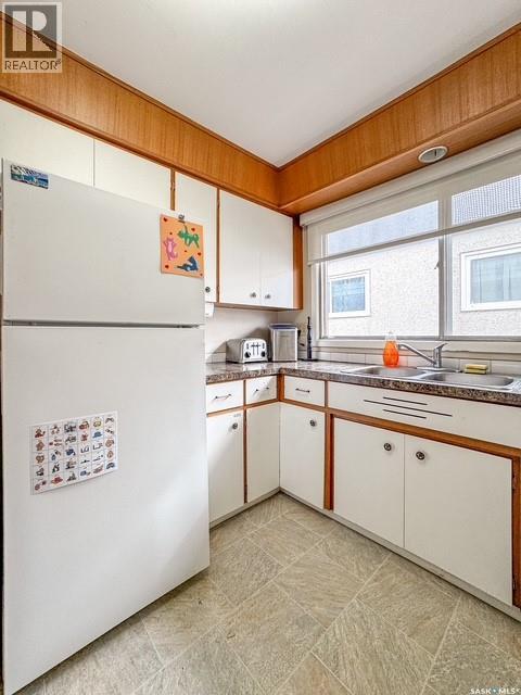 947 & 957 Connaught Drive, Swift Current, Saskatchewan  S9H 1R9 - Photo 10 - SK031528