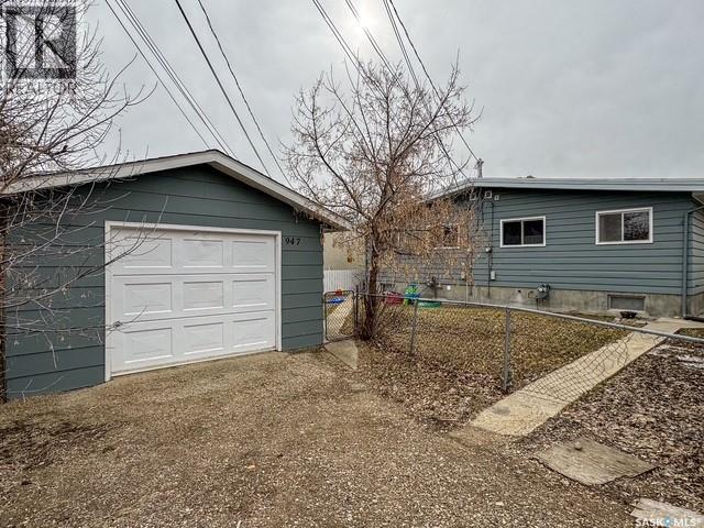 947 & 957 Connaught Drive, Swift Current, Saskatchewan  S9H 1R9 - Photo 2 - SK031528