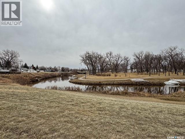 947 & 957 Connaught Drive, Swift Current, Saskatchewan  S9H 1R9 - Photo 3 - SK031528