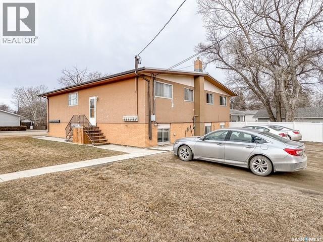 395 6th Avenue Se, Swift Current, Saskatchewan  S9H 3P2 - Photo 2 - SK031523