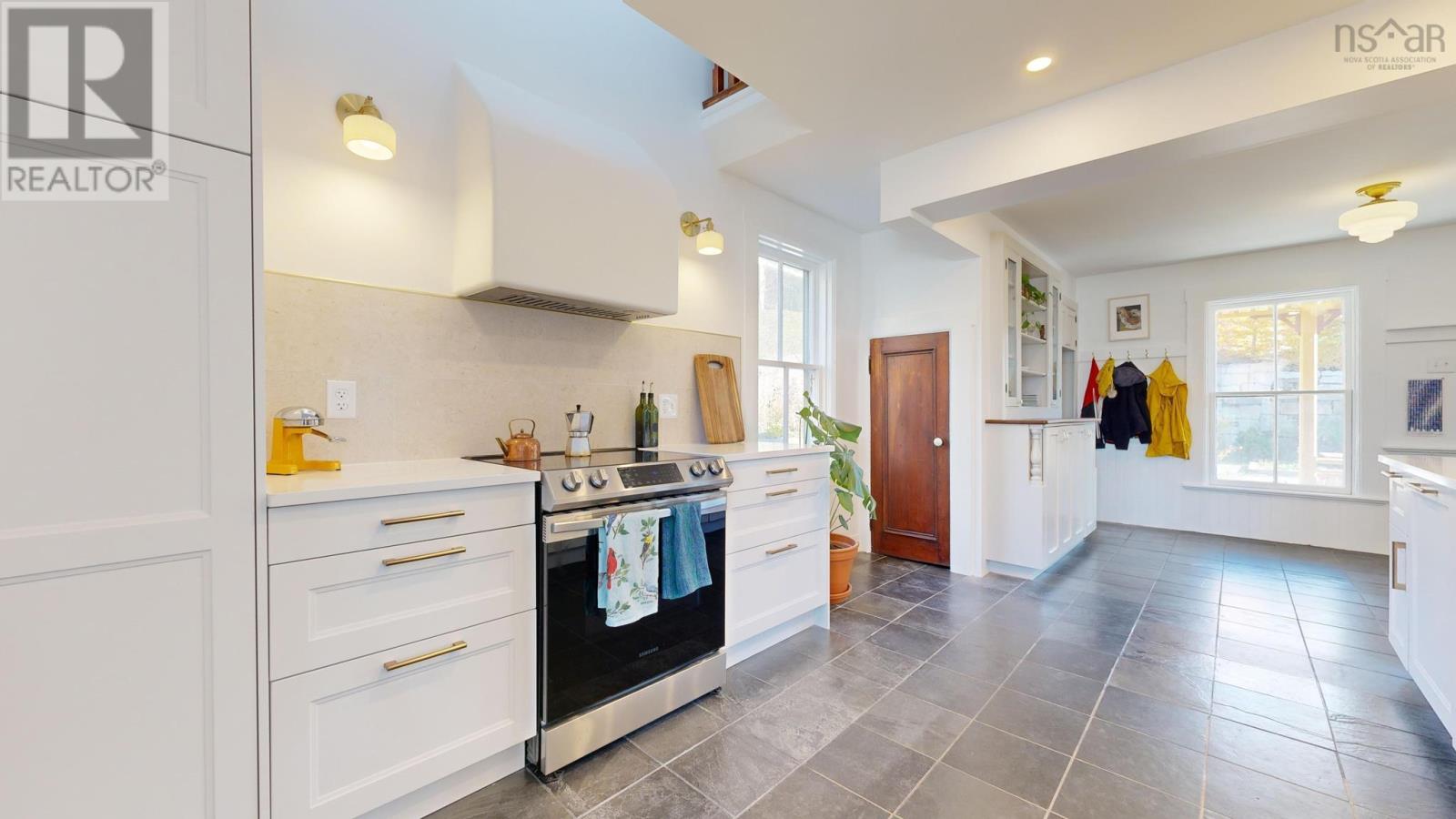 141 Pelham Street, Lunenburg, Nova Scotia  B0J 2C0 - Photo 8 - 202525209