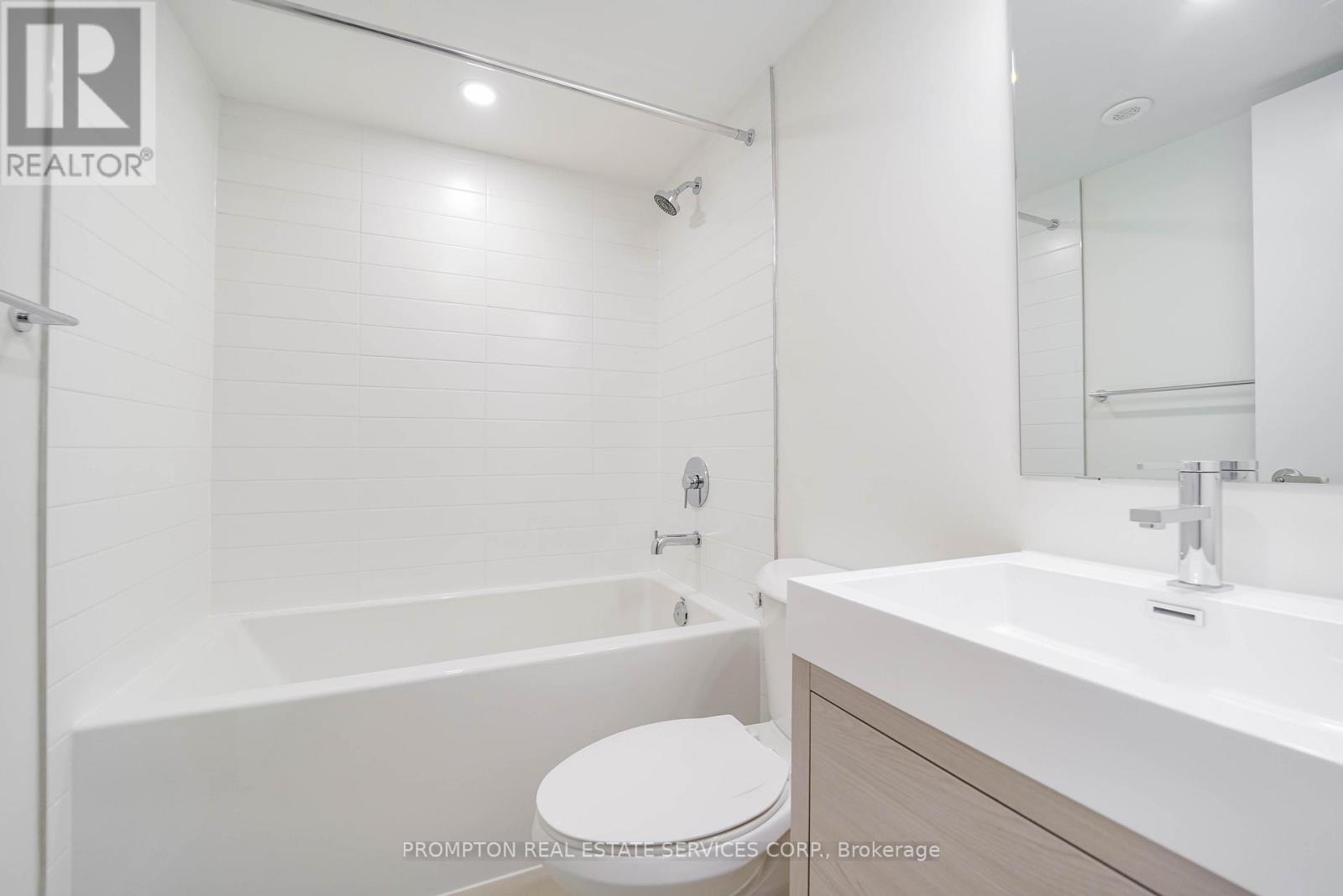 38 Green Gardens Boulevard, Toronto, Ontario  M6A 0E6 - Photo 7 - C12932940