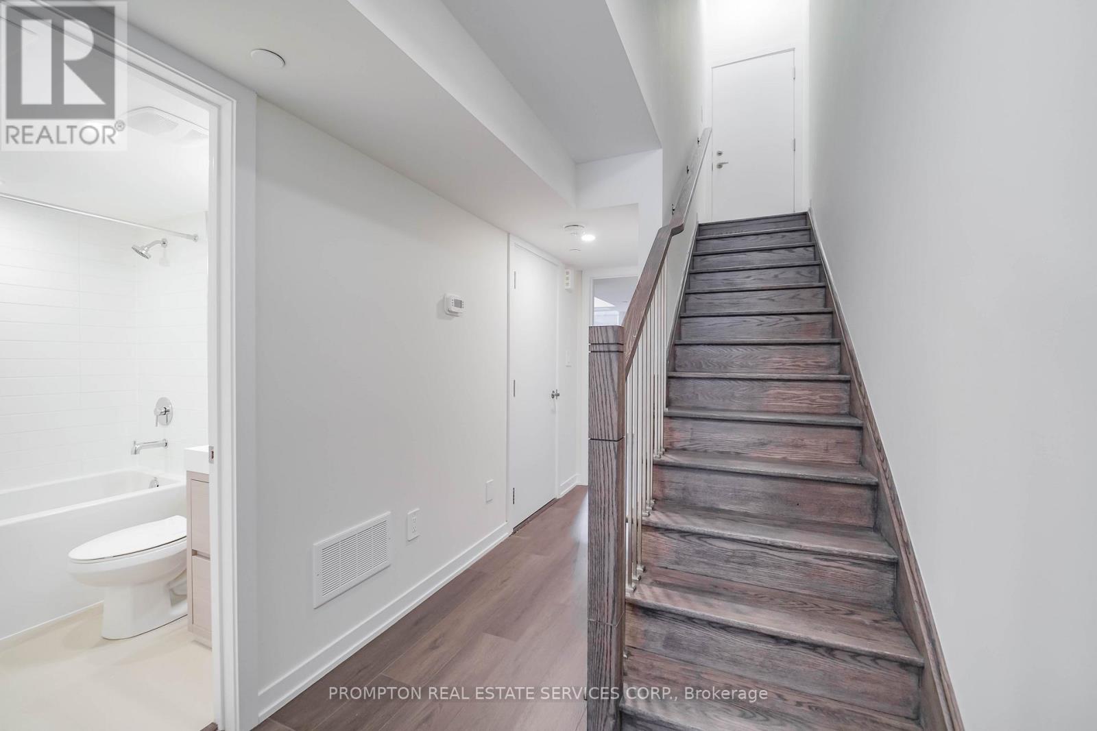 38 Green Gardens Boulevard, Toronto, Ontario  M6A 0E6 - Photo 8 - C12932940