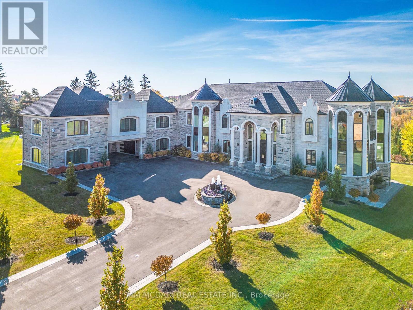 4 SAINT LUKES COURT, Brampton, Ontario