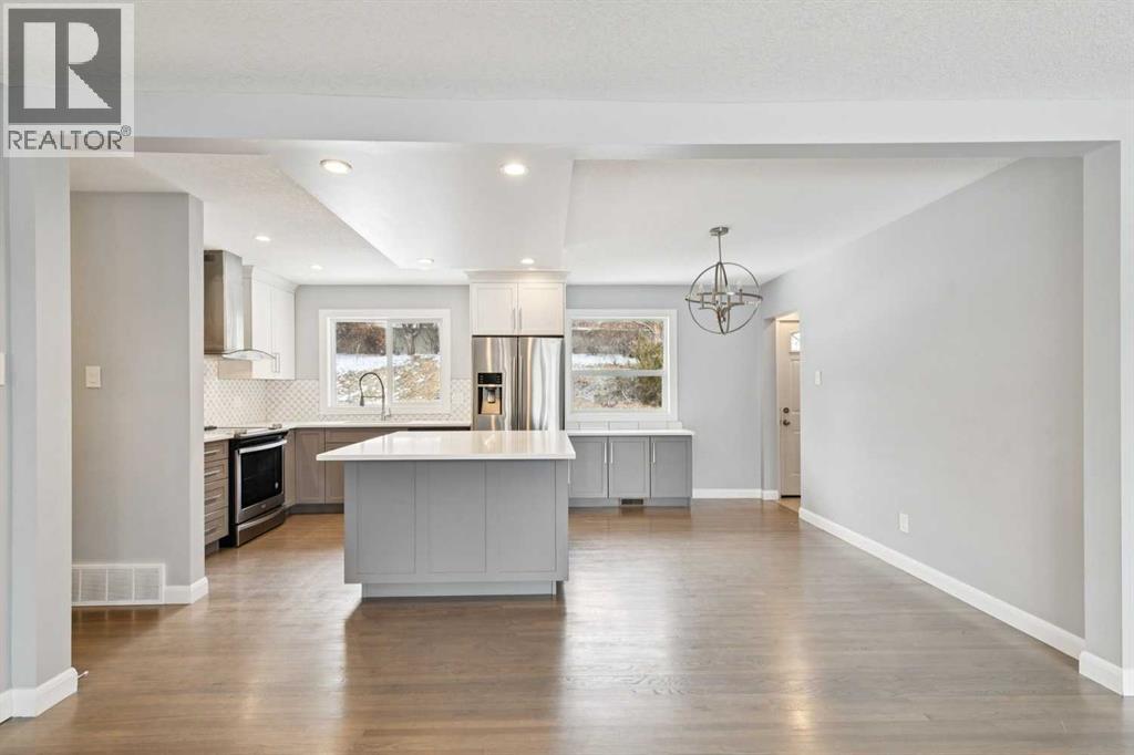 40 Henefer Road Sw, Calgary, Alberta  T2V 3B4 - Photo 6 - A2296635