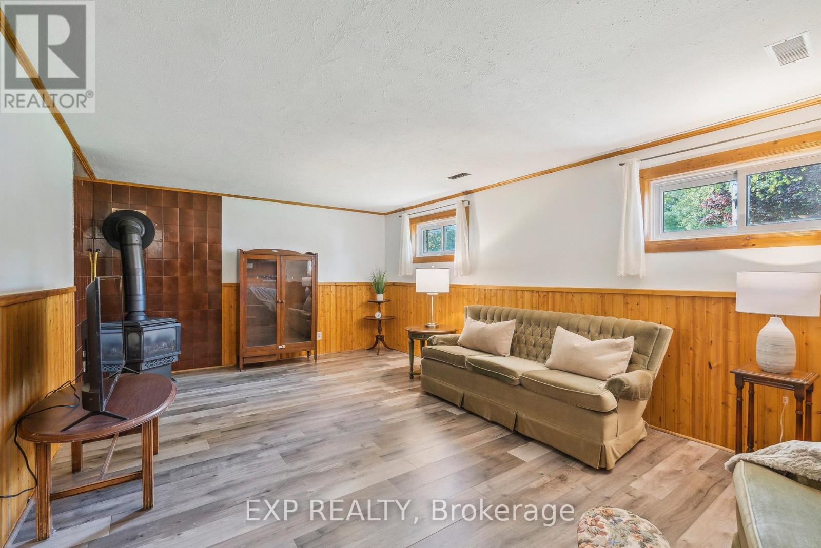 8245 Main Street, Adjala-Tosorontio, Ontario  L0M 1C0 - Photo 21 - N12648630