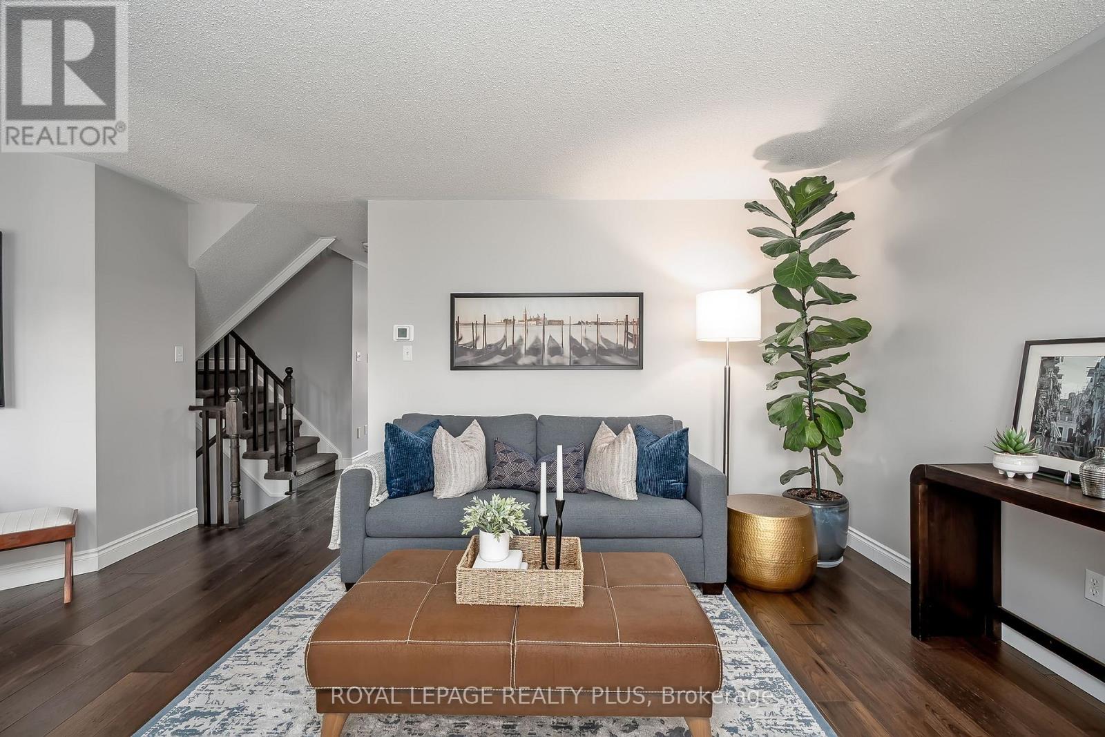 5887 Shelford Terrace, Mississauga, Ontario  L5M 6J9 - Photo 5 - W12928962