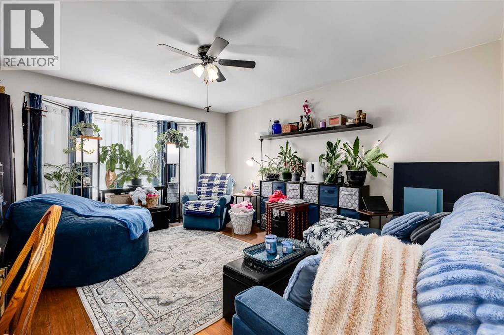 6 West Aarsby Road, Cochrane, Alberta  T4C 1M4 - Photo 2 - A2297276