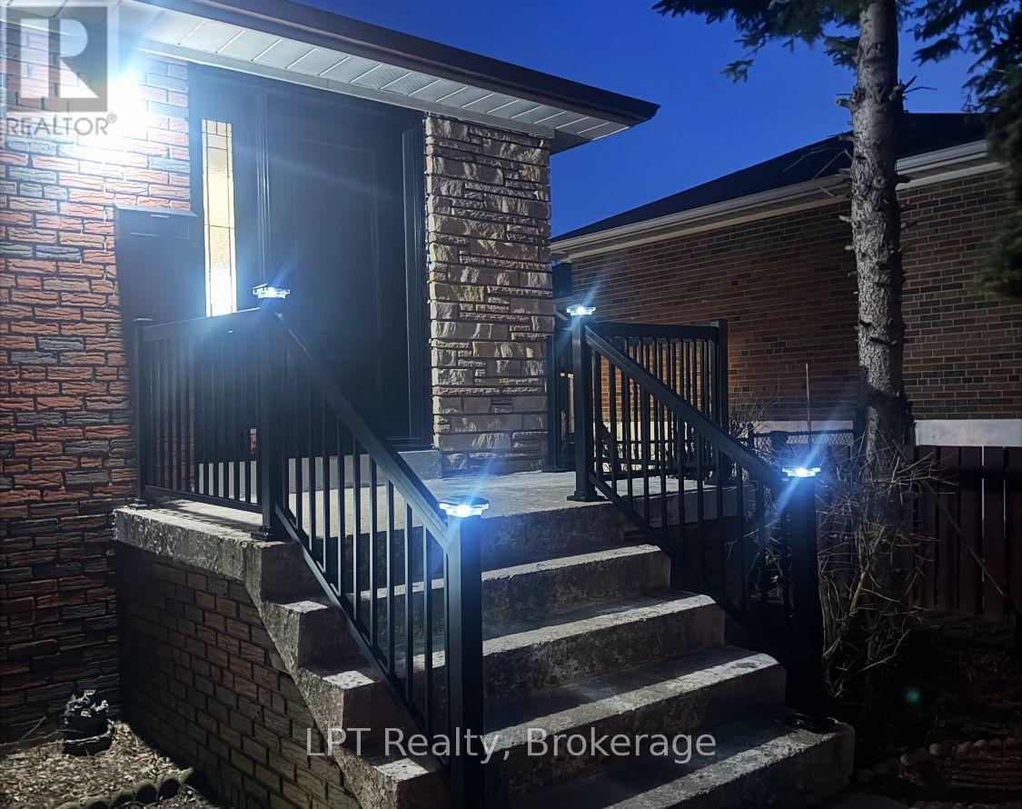 7 Briarbluff Avenue, Toronto, Ontario  M1E 3H2 - Photo 2 - E12932978