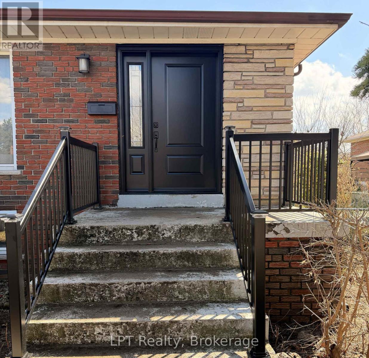 7 Briarbluff Avenue, Toronto, Ontario  M1E 3H2 - Photo 3 - E12932978