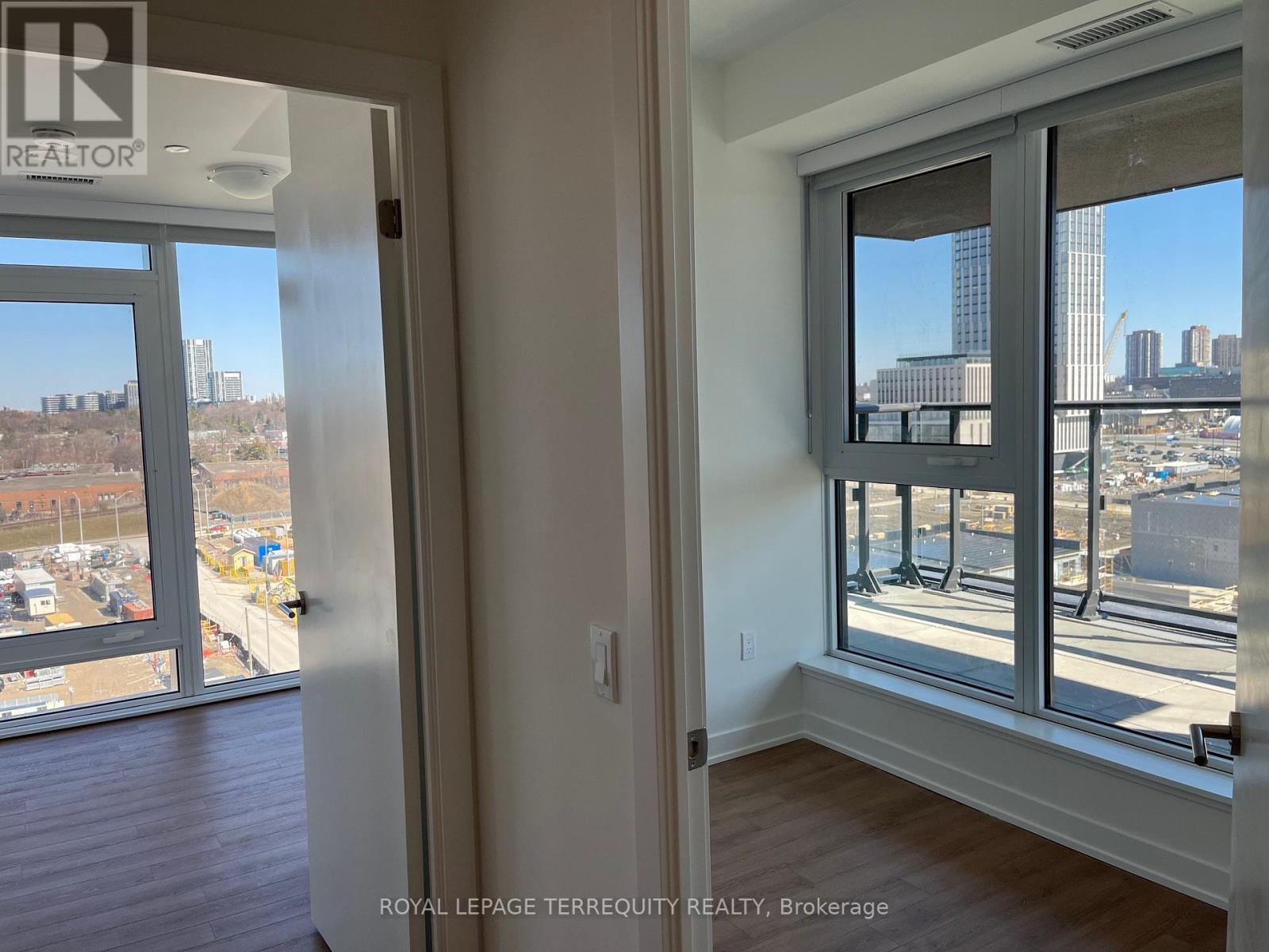 905 - 5 Quarrington Lane, Toronto, Ontario  M3C 1H7 - Photo 4 - C12932976