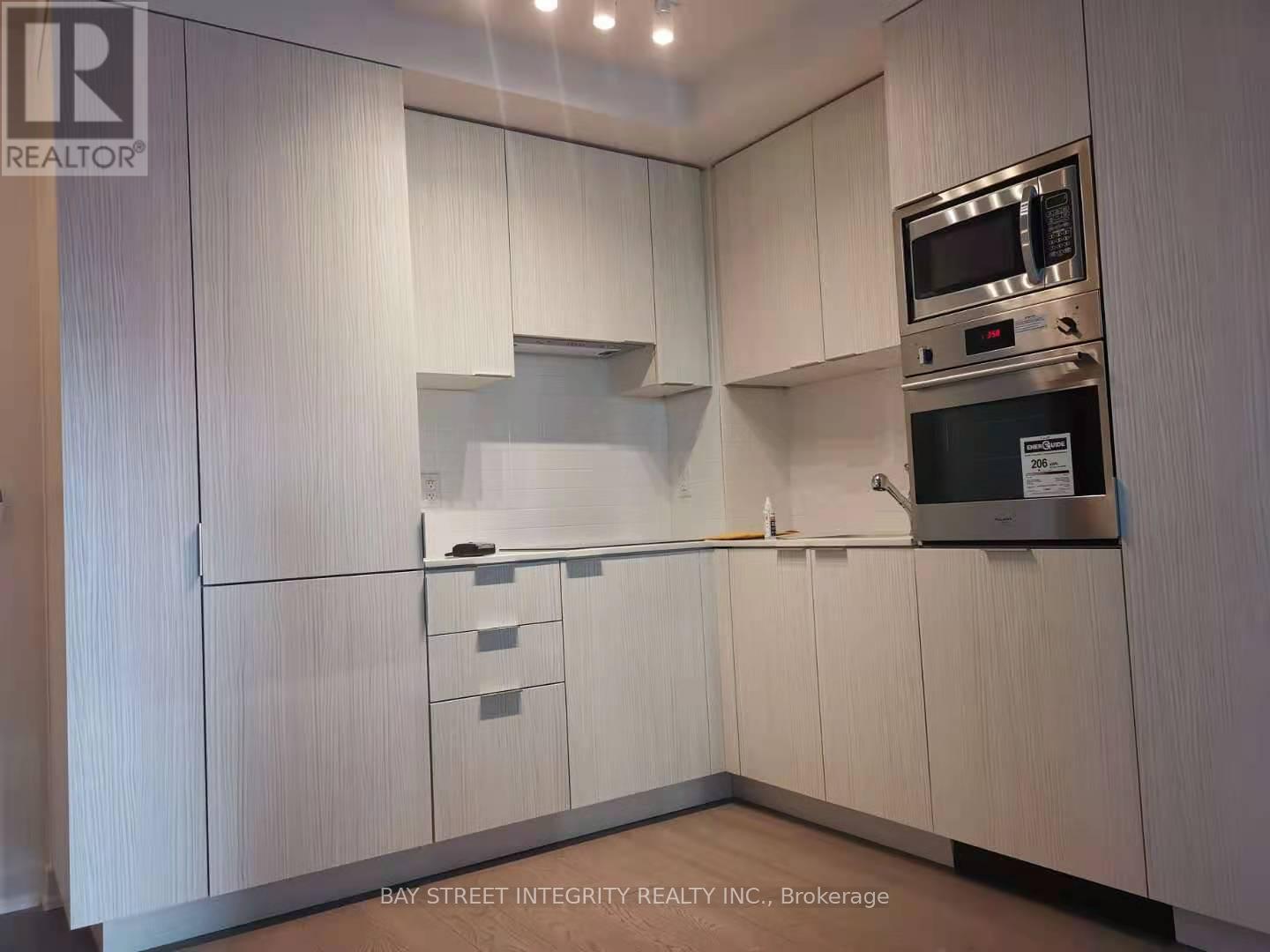 610 - 11 Wellesley Street, Toronto, Ontario  M4Y 1E8 - Photo 3 - C12932980