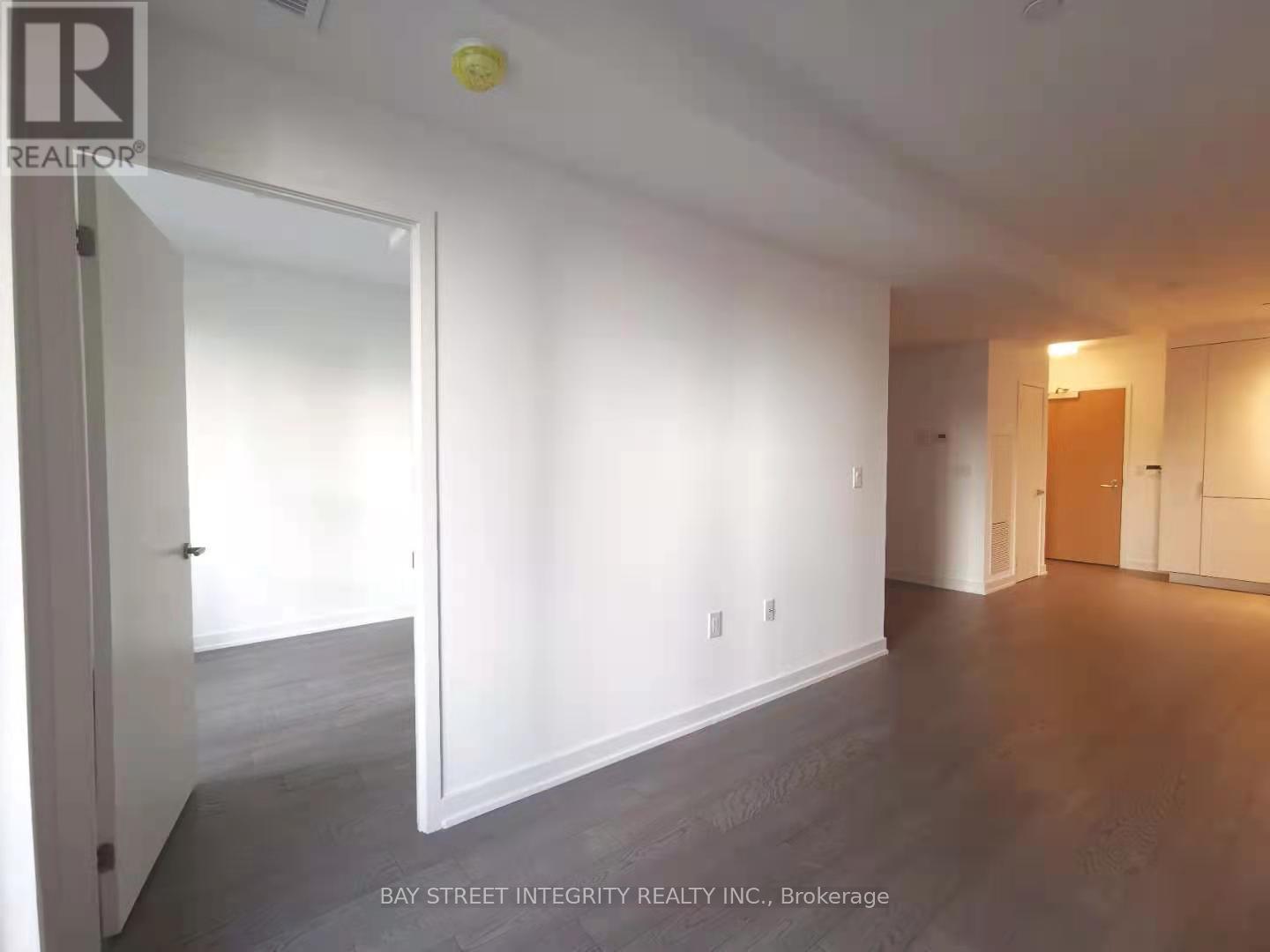 610 - 11 Wellesley Street, Toronto, Ontario  M4Y 1E8 - Photo 5 - C12932980