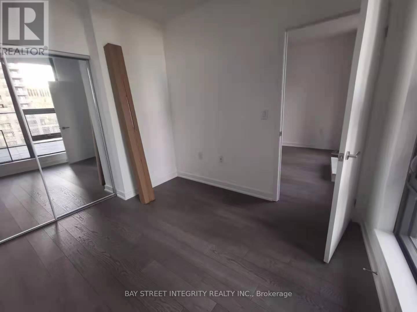 610 - 11 Wellesley Street, Toronto, Ontario  M4Y 1E8 - Photo 7 - C12932980