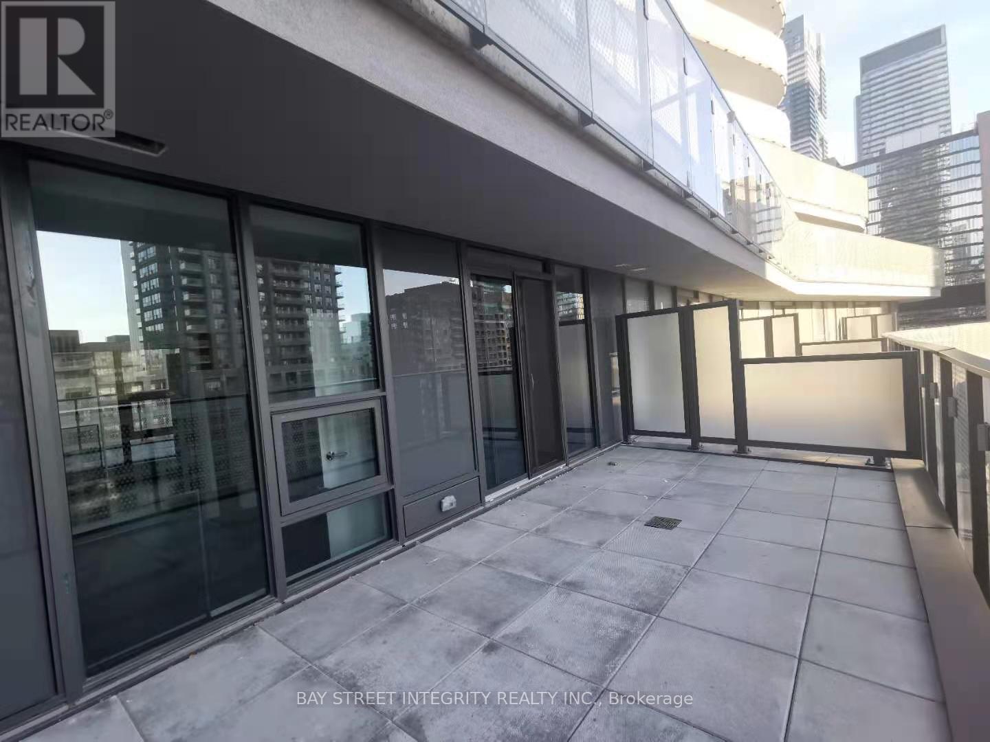 610 - 11 Wellesley Street, Toronto, Ontario  M4Y 1E8 - Photo 8 - C12932980