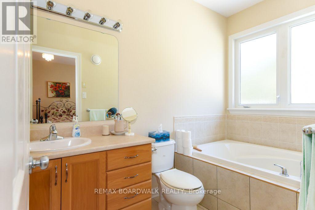 1861 Mickelberry Crescent, Ottawa, Ontario  K4A 0P2 - Photo 25 - X12932958