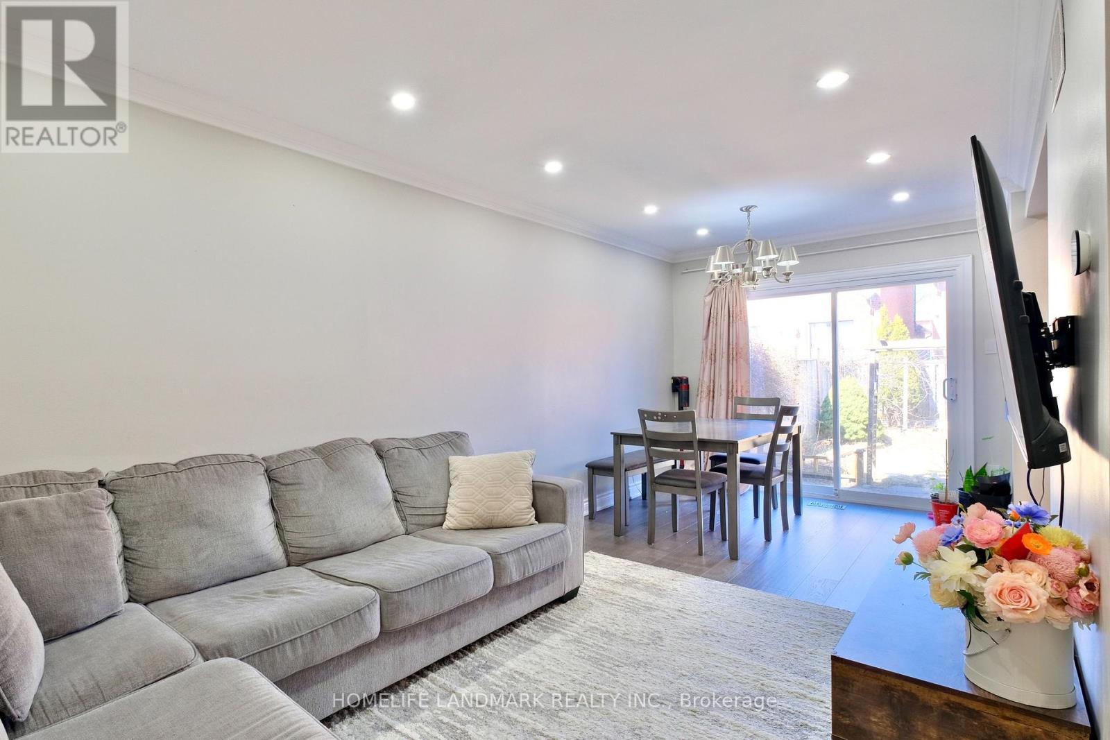 109 Tangmere Crescent, Markham, Ontario  L3R 6Y3 - Photo 4 - N12932966