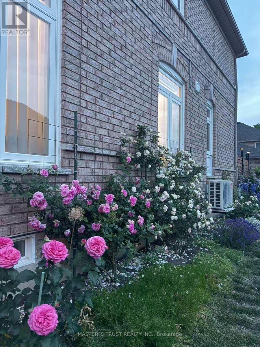 55 Russell Hill Road, Markham, Ontario  L6C 2M5 - Photo 2 - N12932974