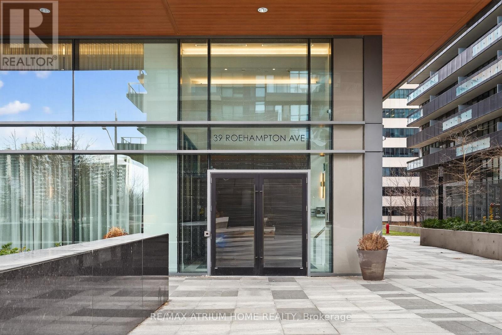 1804 - 39 Roehampton Avenue, Toronto, Ontario  M4P 0G1 - Photo 2 - C12932670